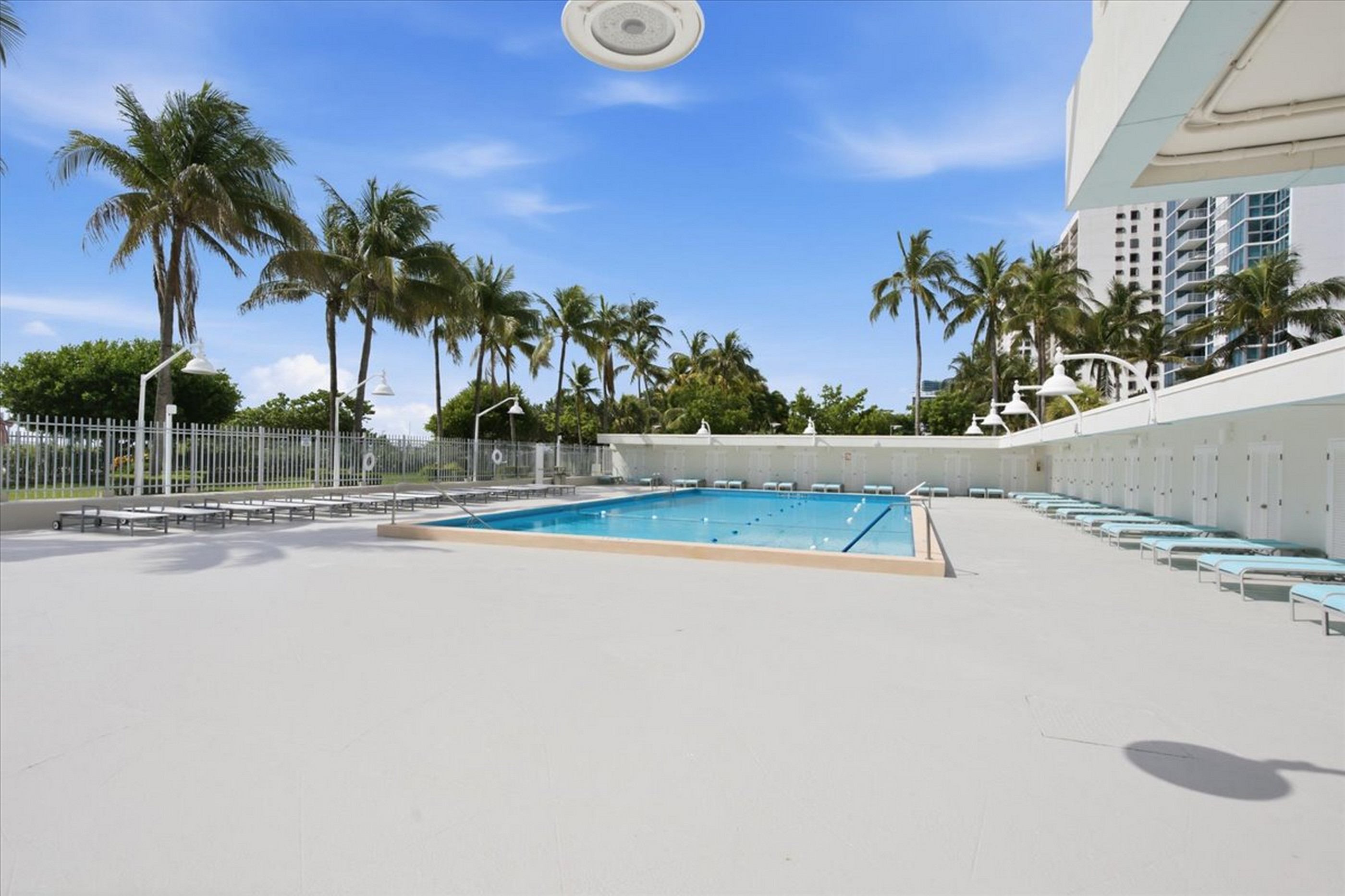 2899 Collins Avenue Miami Beach FL 33140