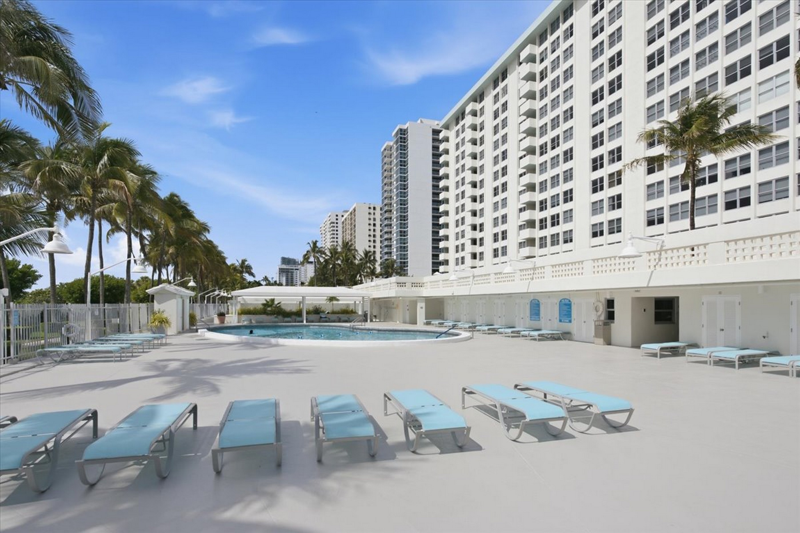 2899 Collins Avenue Miami Beach FL 33140