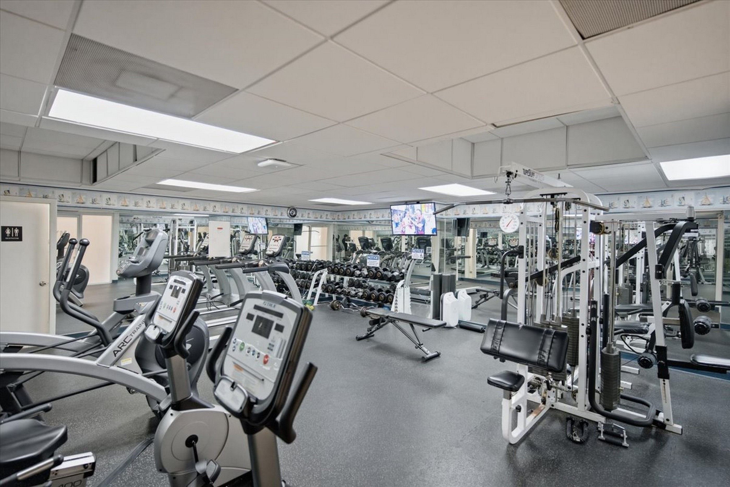 2899 Collins Avenue Miami Beach FL 33140