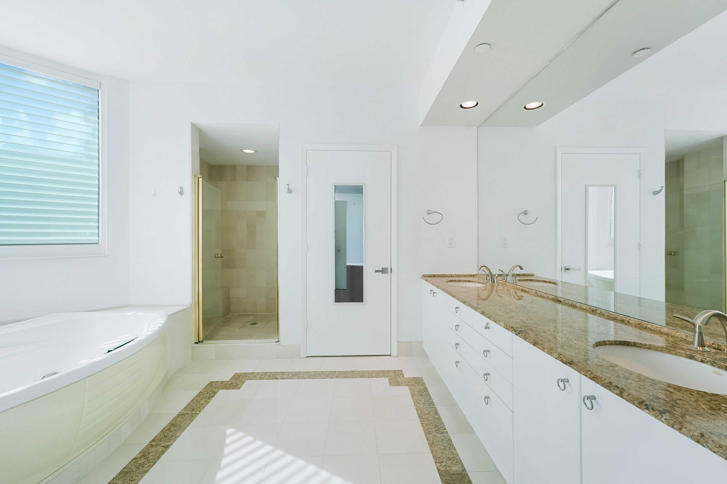300 S Pointe Drive Miami Beach FL 33139