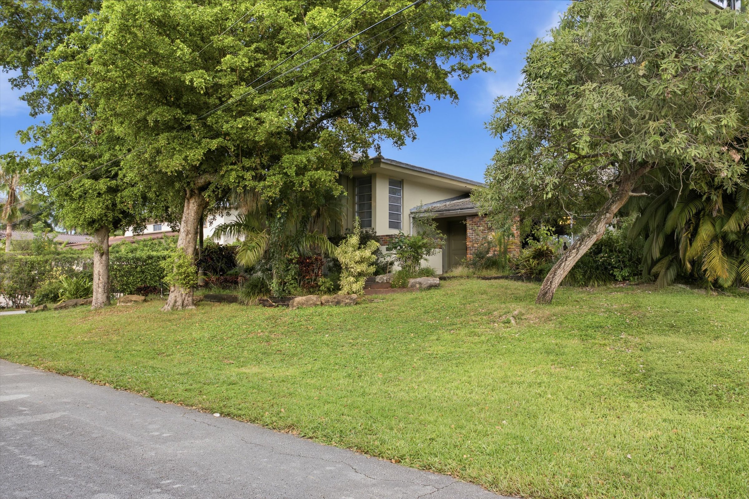 19015 E Saint Andrews Drive Hialeah FL 33015