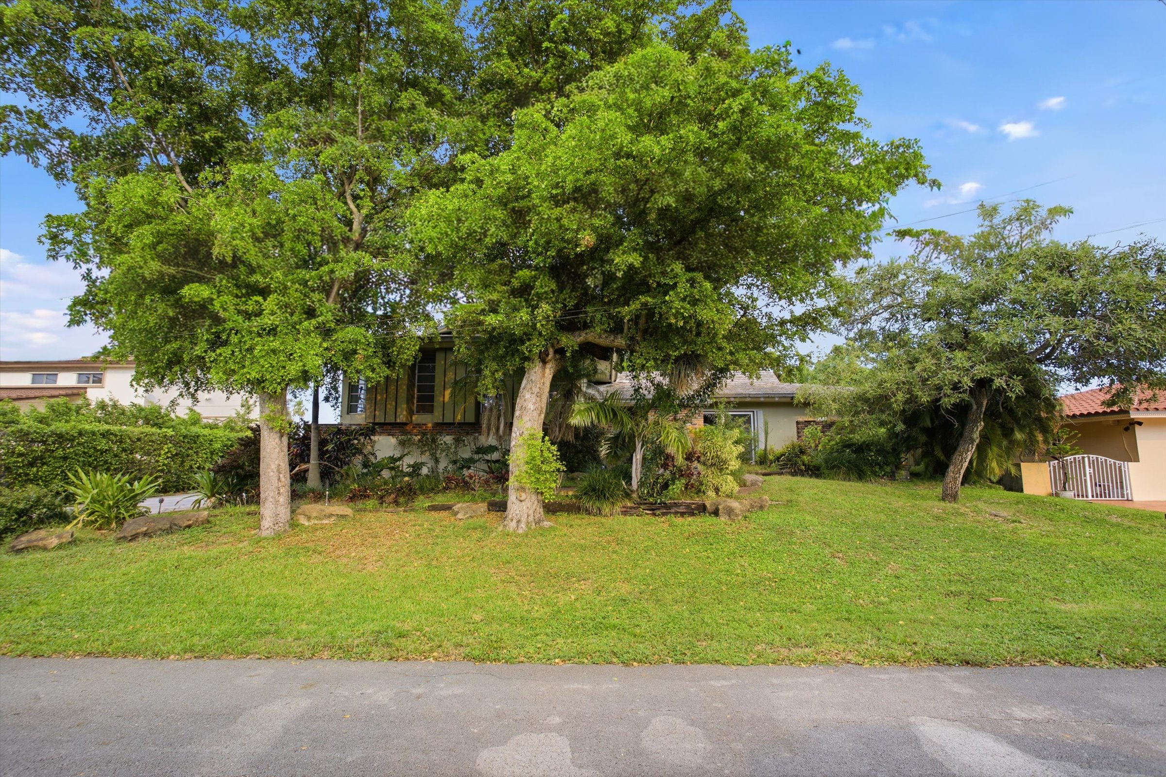 19015 E Saint Andrews Drive Hialeah FL 33015