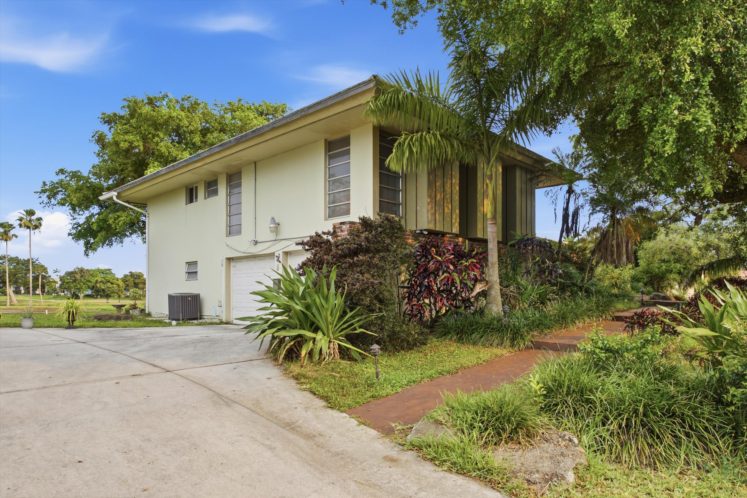 19015 E Saint Andrews Drive Hialeah FL 33015