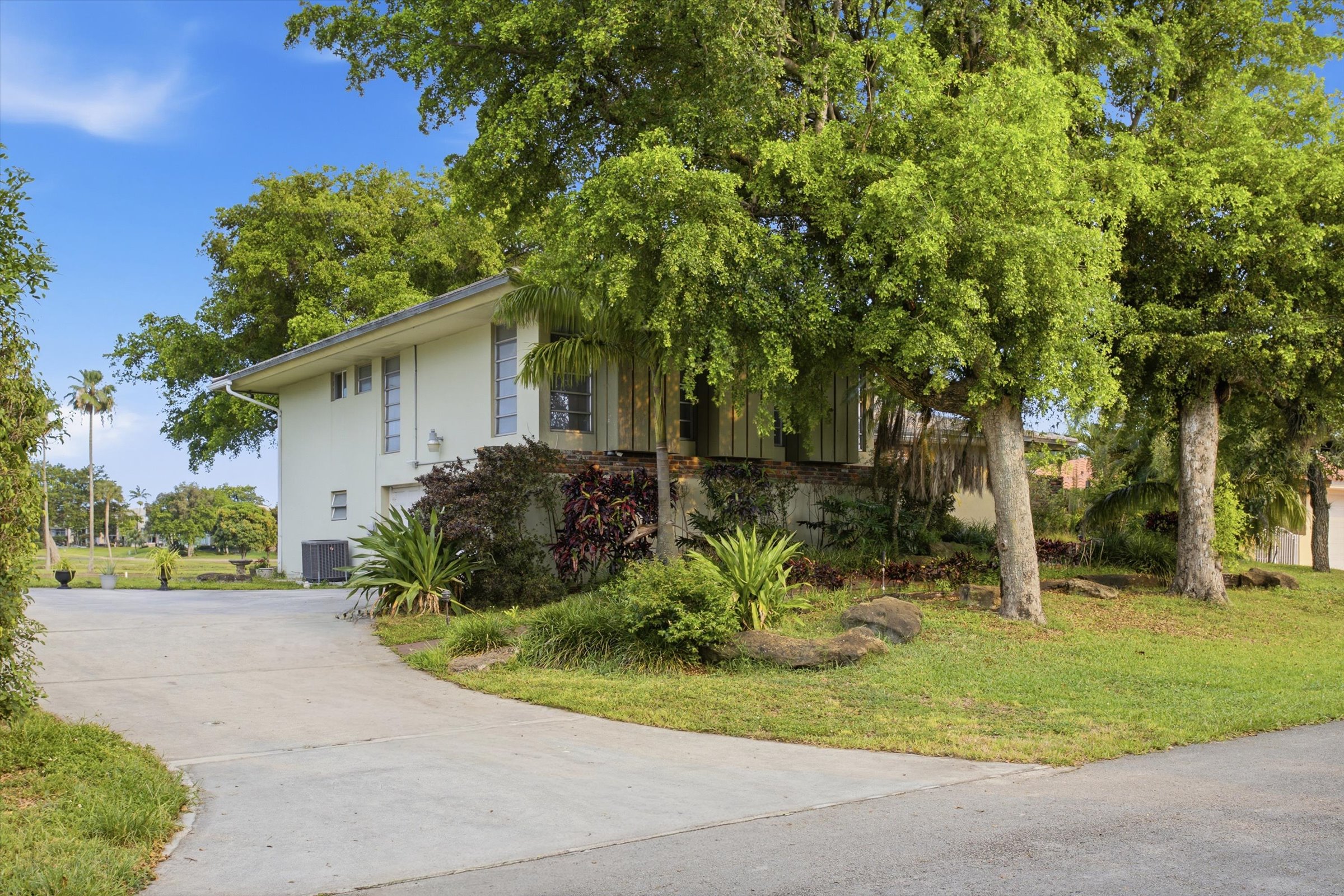 19015 E Saint Andrews Drive Hialeah FL 33015