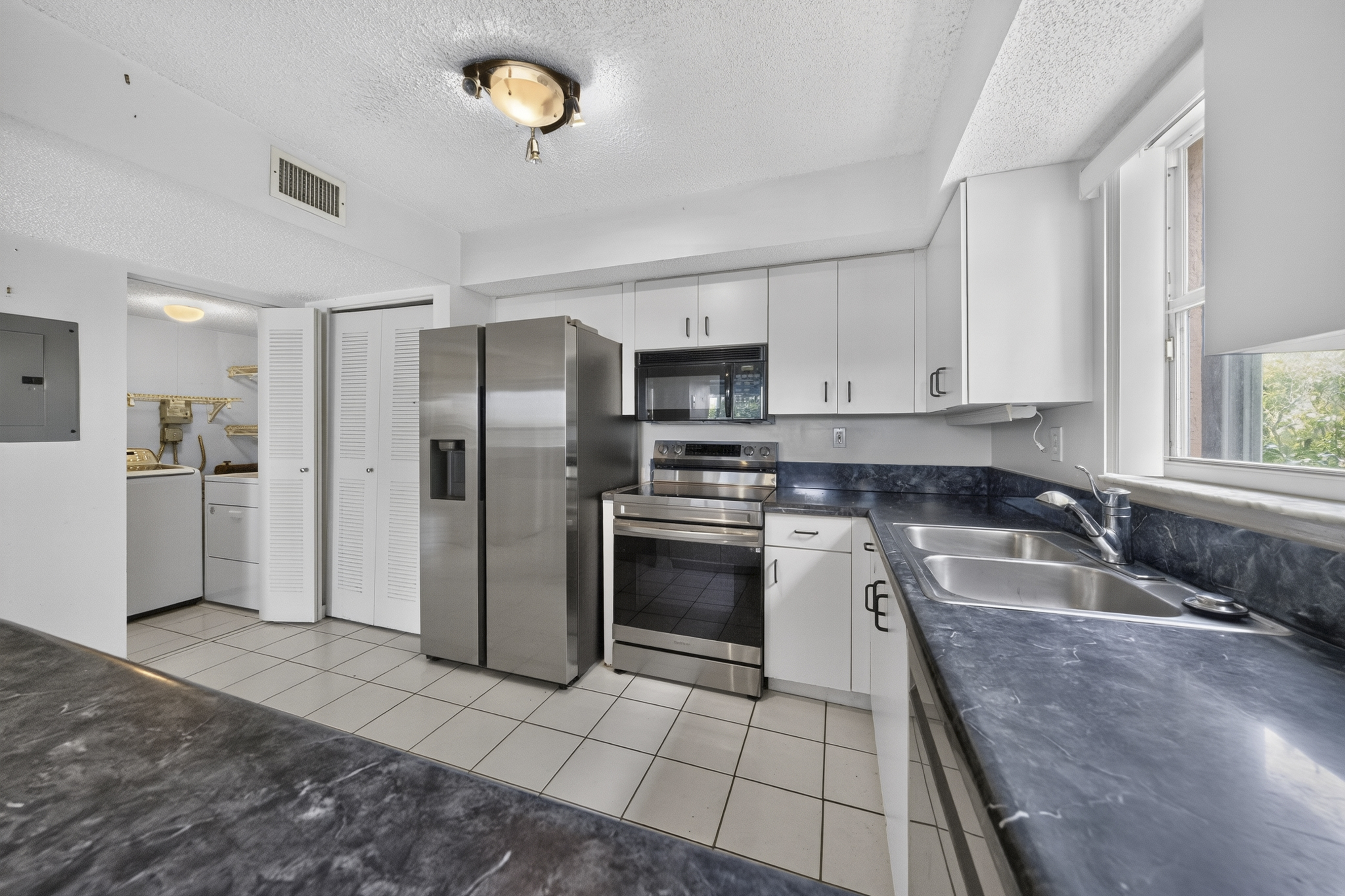 3291 NW 44th Street Oakland Park FL 33309