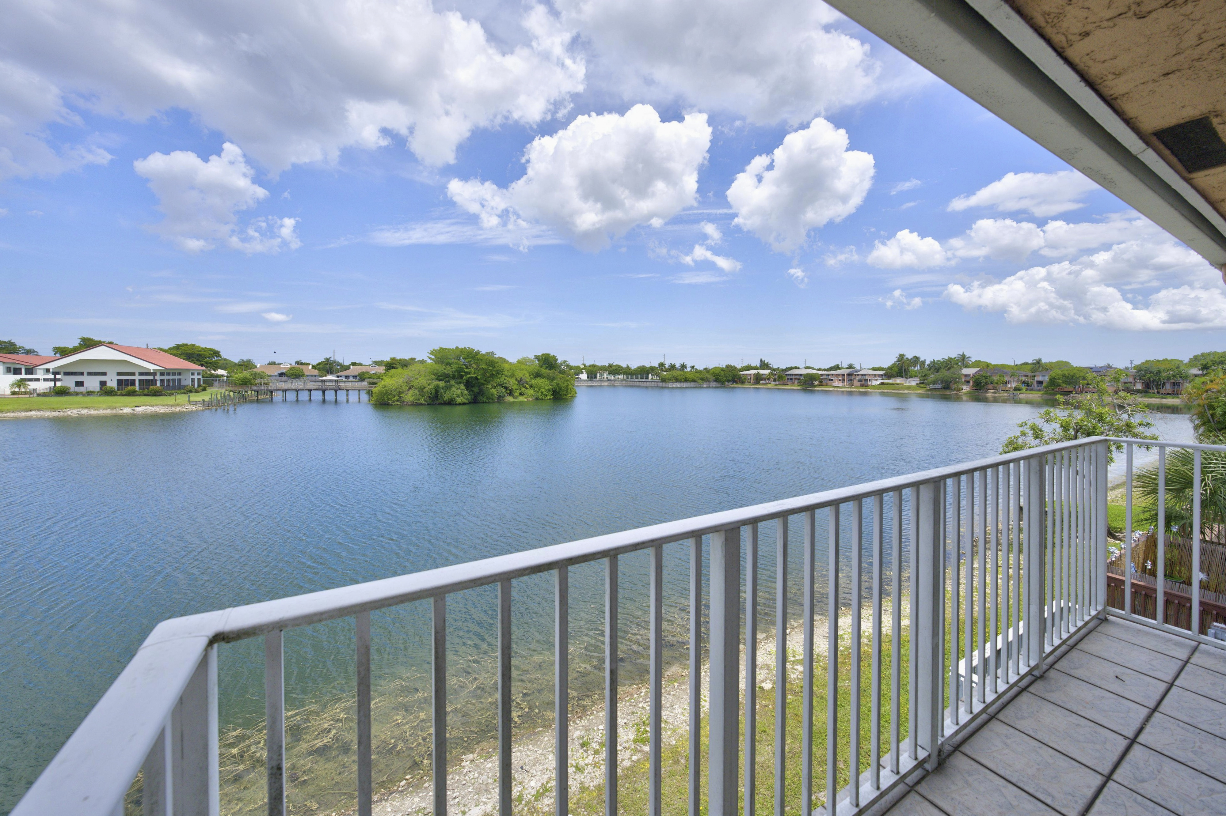 3291 NW 44th Street Oakland Park FL 33309