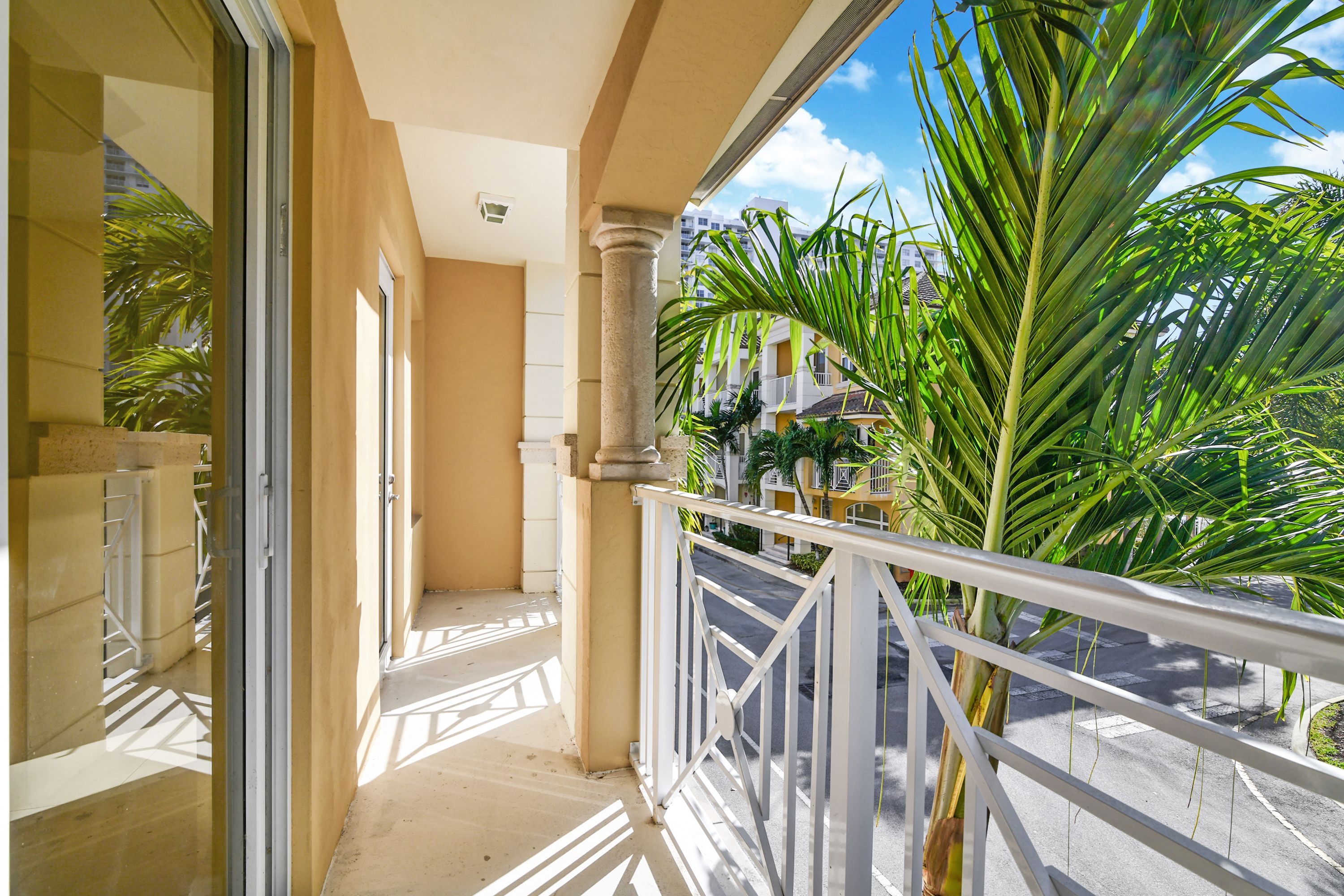 2707 NE 184th Terrace Aventura FL 33160