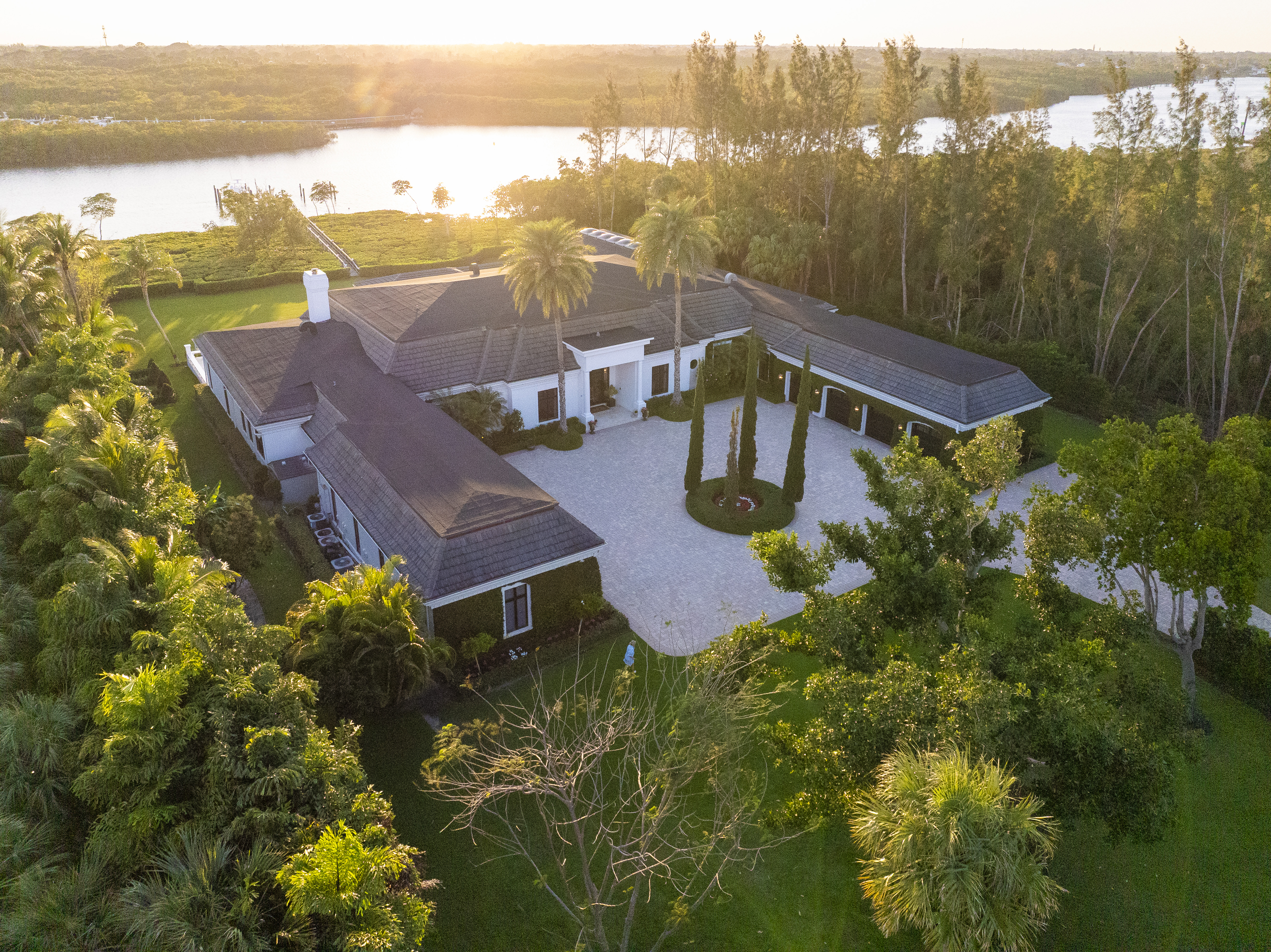 100 Harbor Way Jupiter Island FL 33455