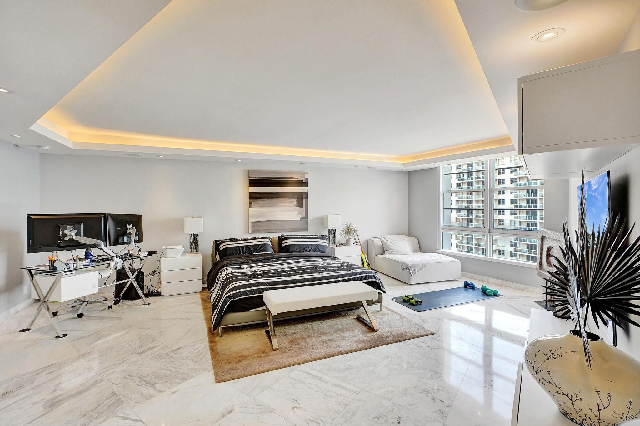 5660 Collins Avenue Miami Beach FL 33140