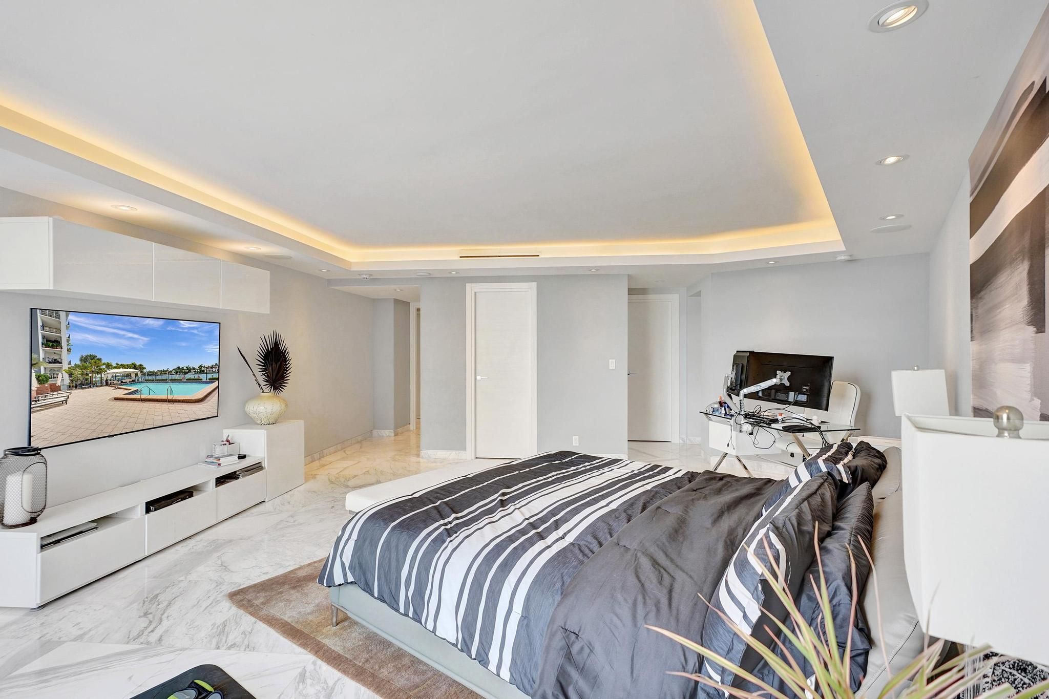 5660 Collins Avenue Miami Beach FL 33140