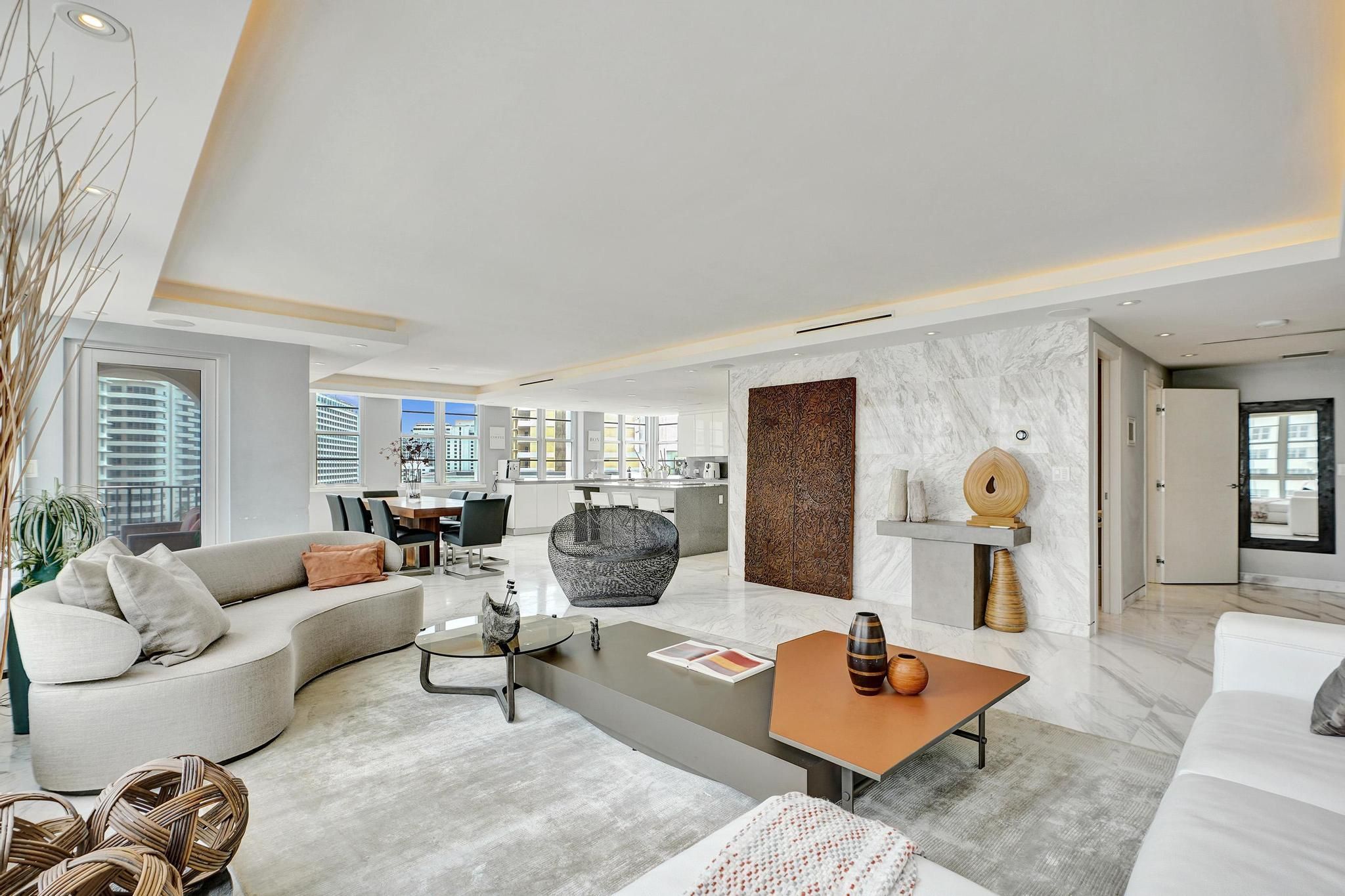 5660 Collins Avenue Miami Beach FL 33140