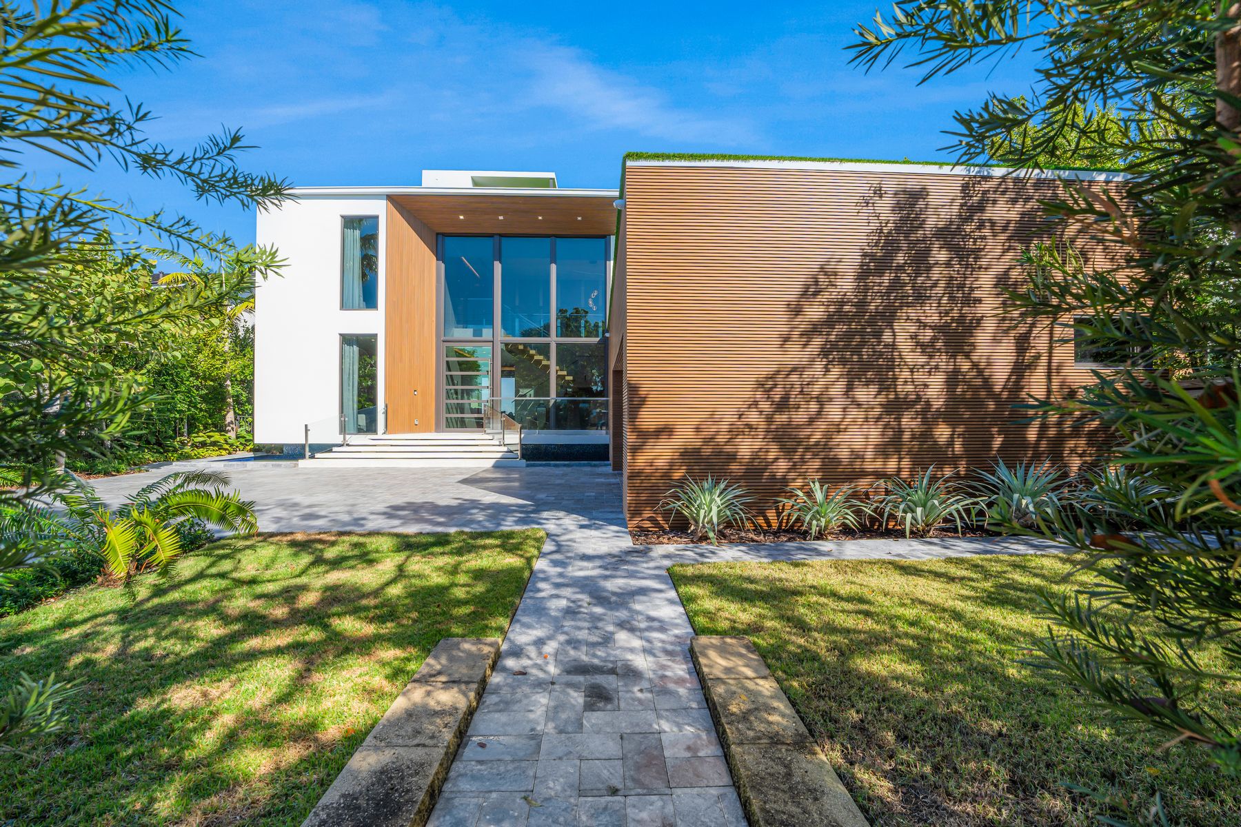 1785 Cleveland Road Miami Beach FL 33141