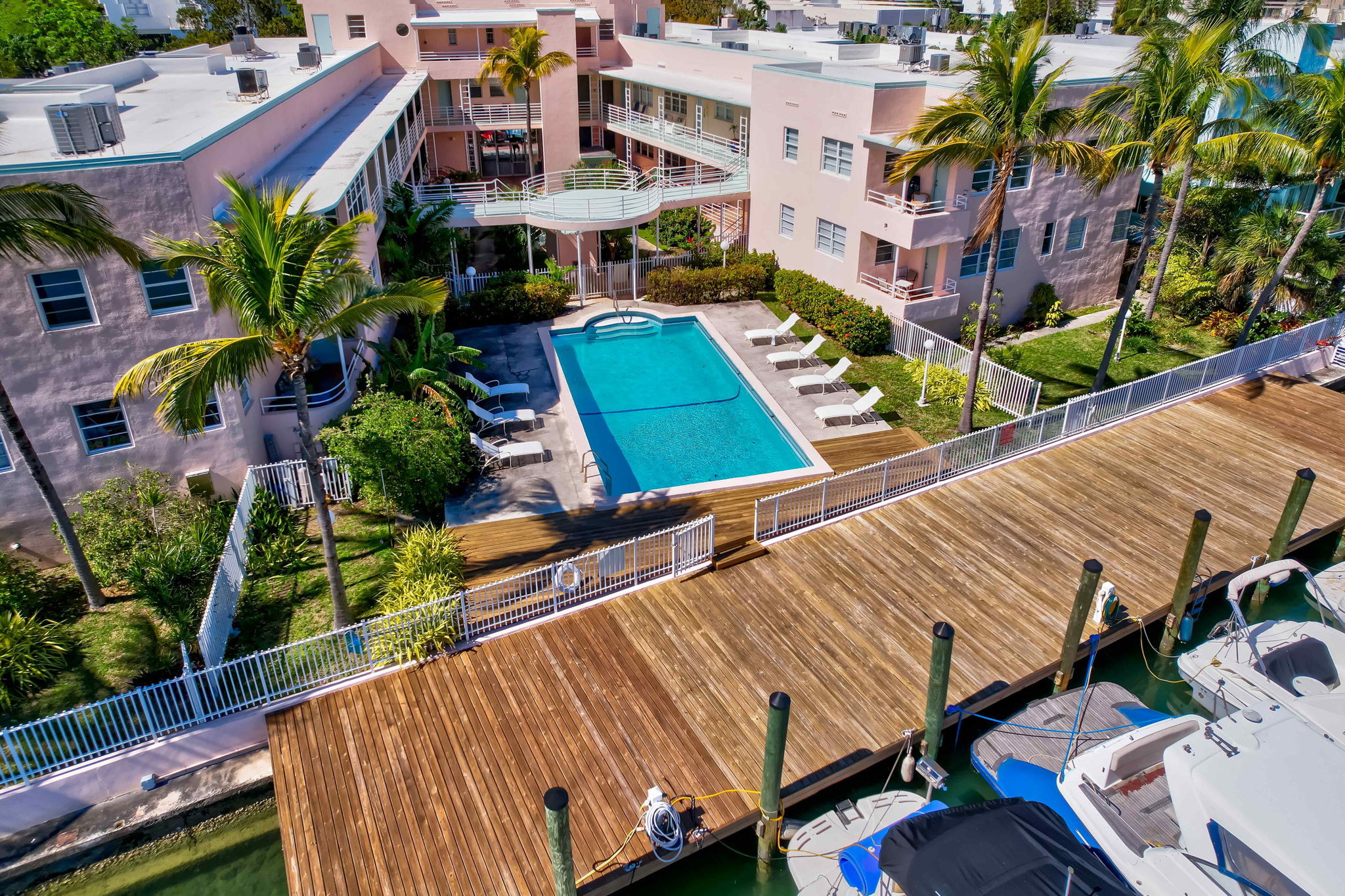 6881 Bay Drive Miami Beach FL 33141