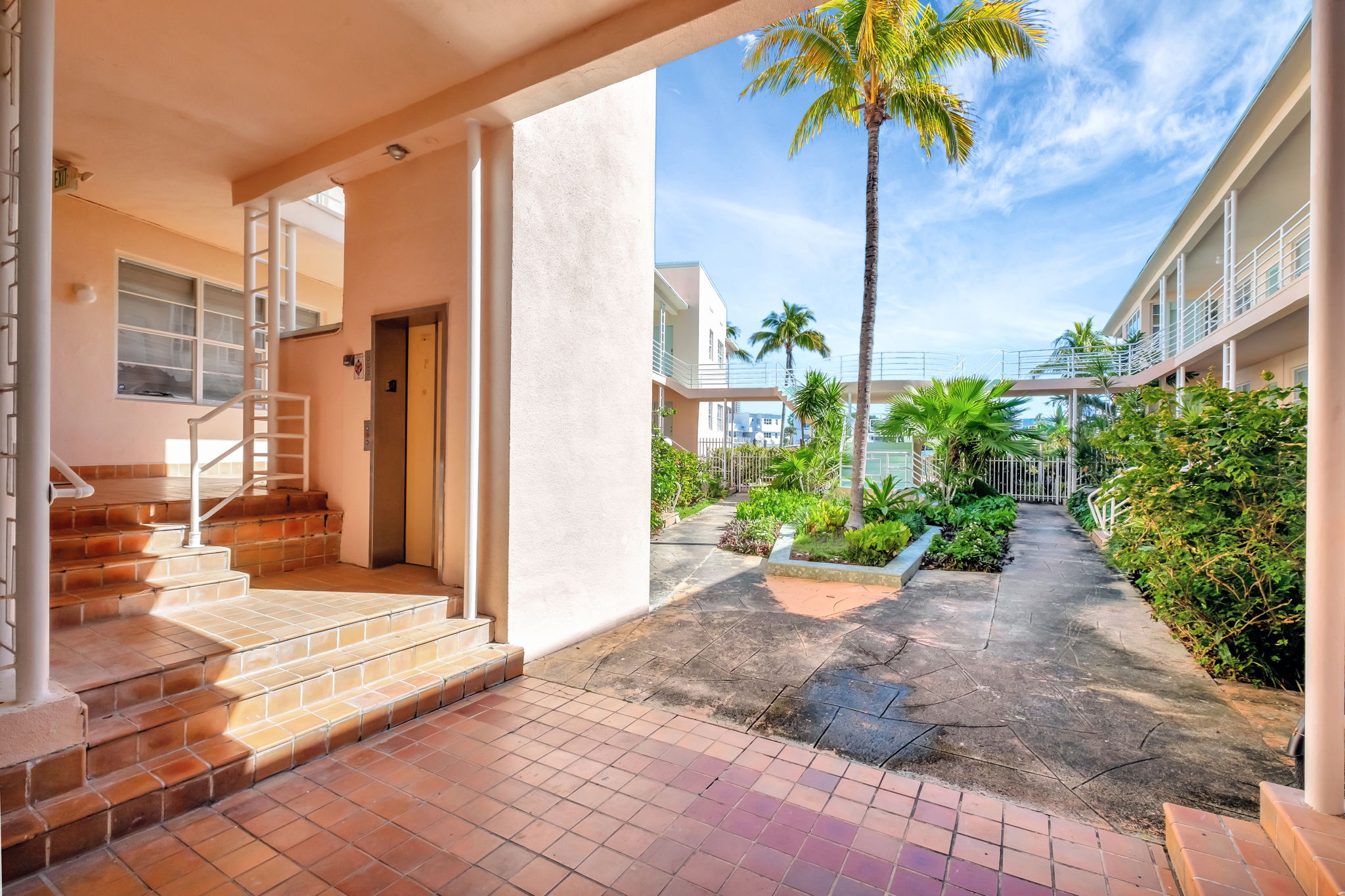 6881 Bay Drive Miami Beach FL 33141