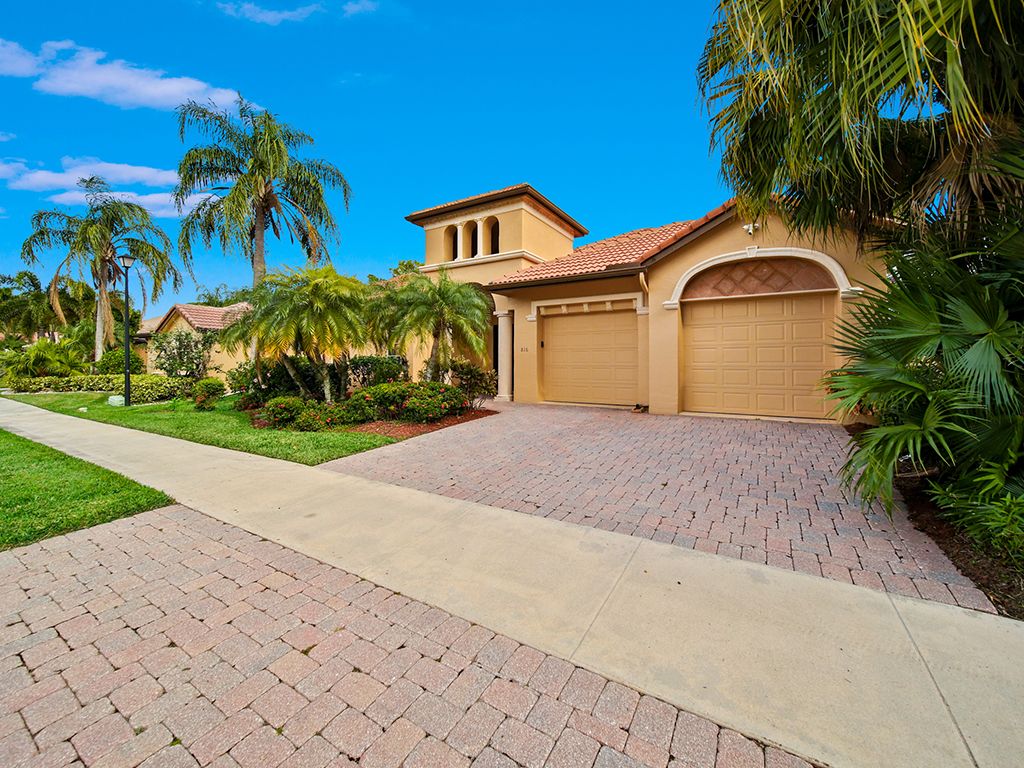 816 SW Grand Reserves Boulevard Port Saint Lucie FL 34986