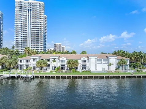 21301 NE 38th Avenue Aventura FL 33180