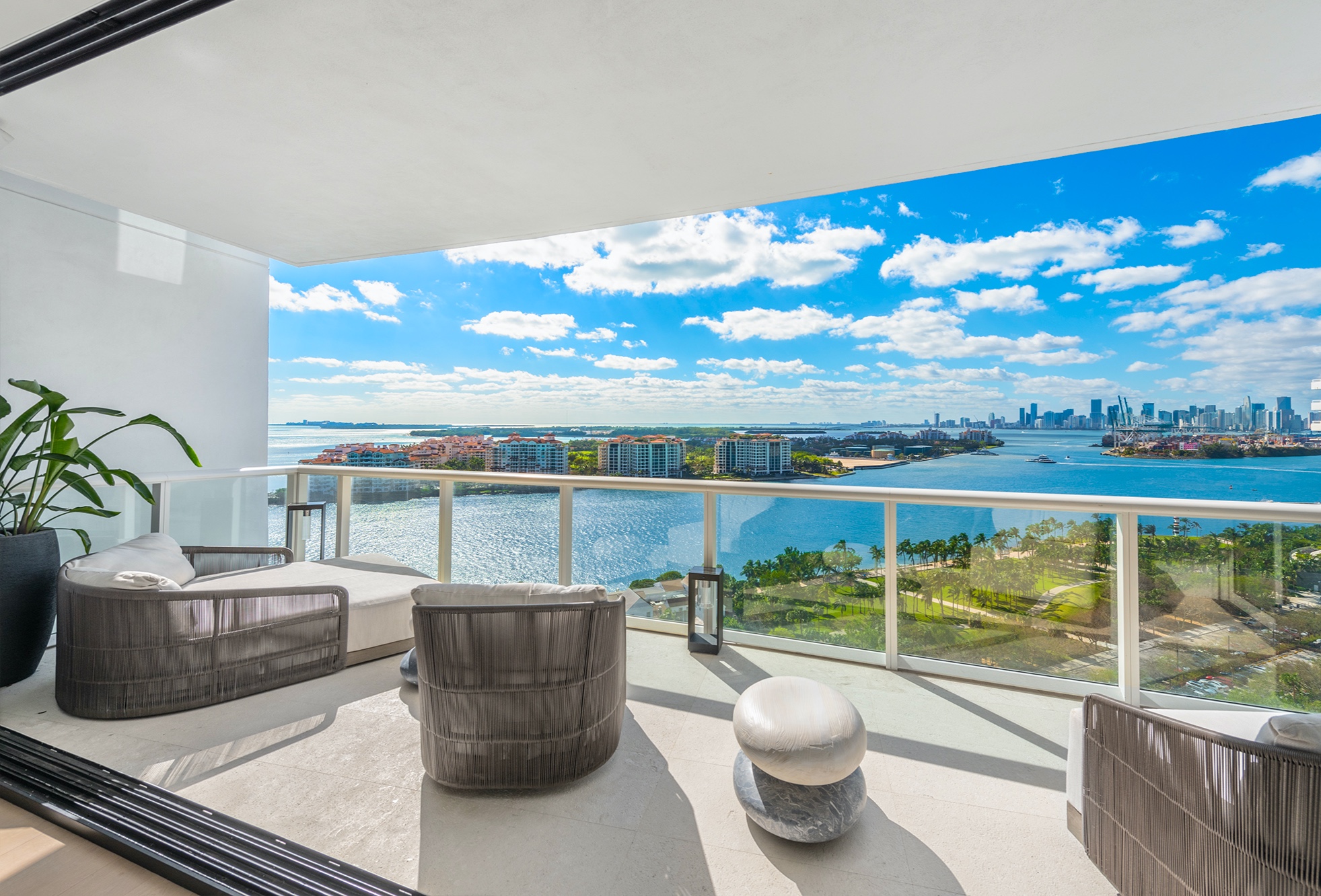 100 S Pointe Drive Miami Beach FL 33139