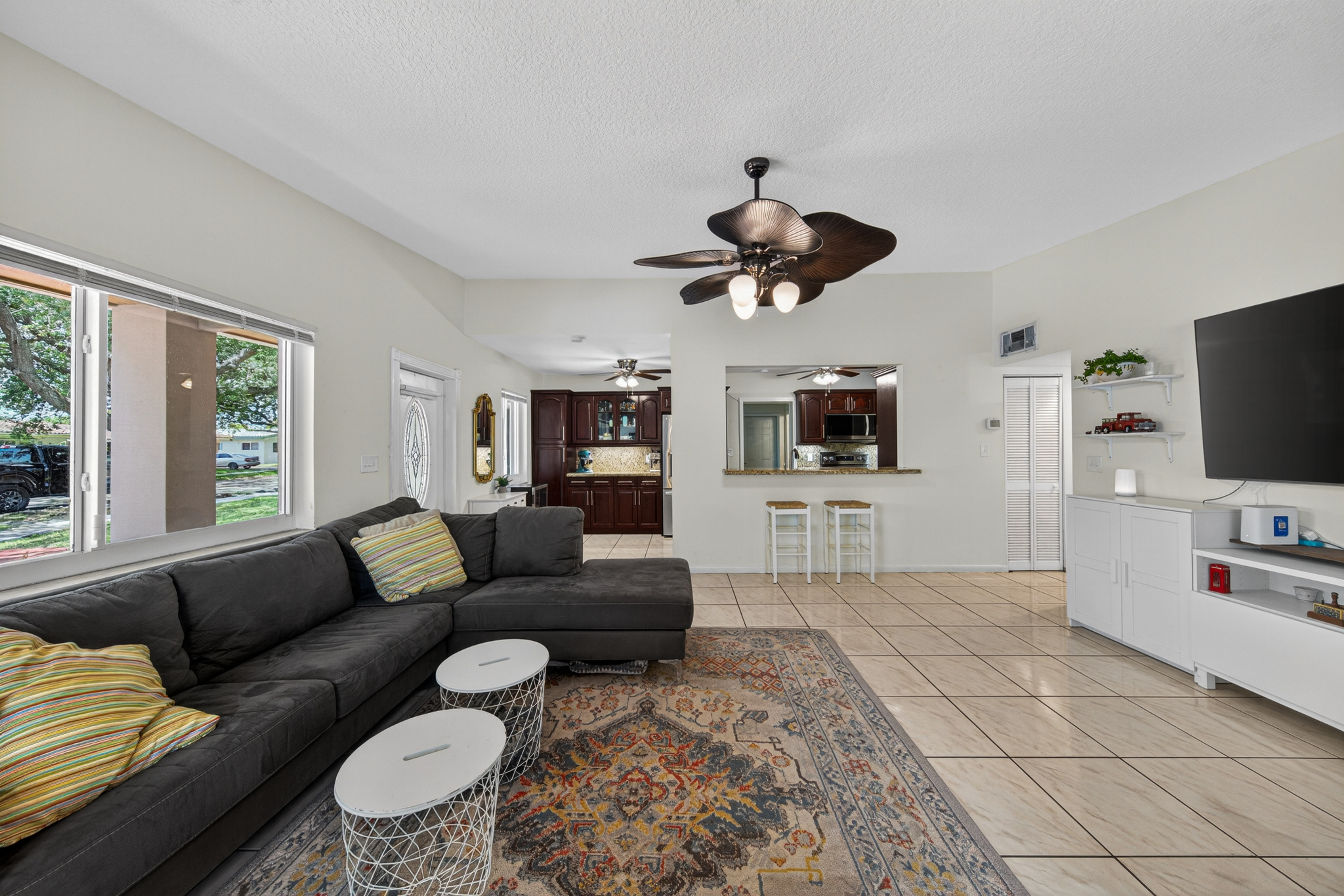 211 S 57th Way Hollywood FL 33023