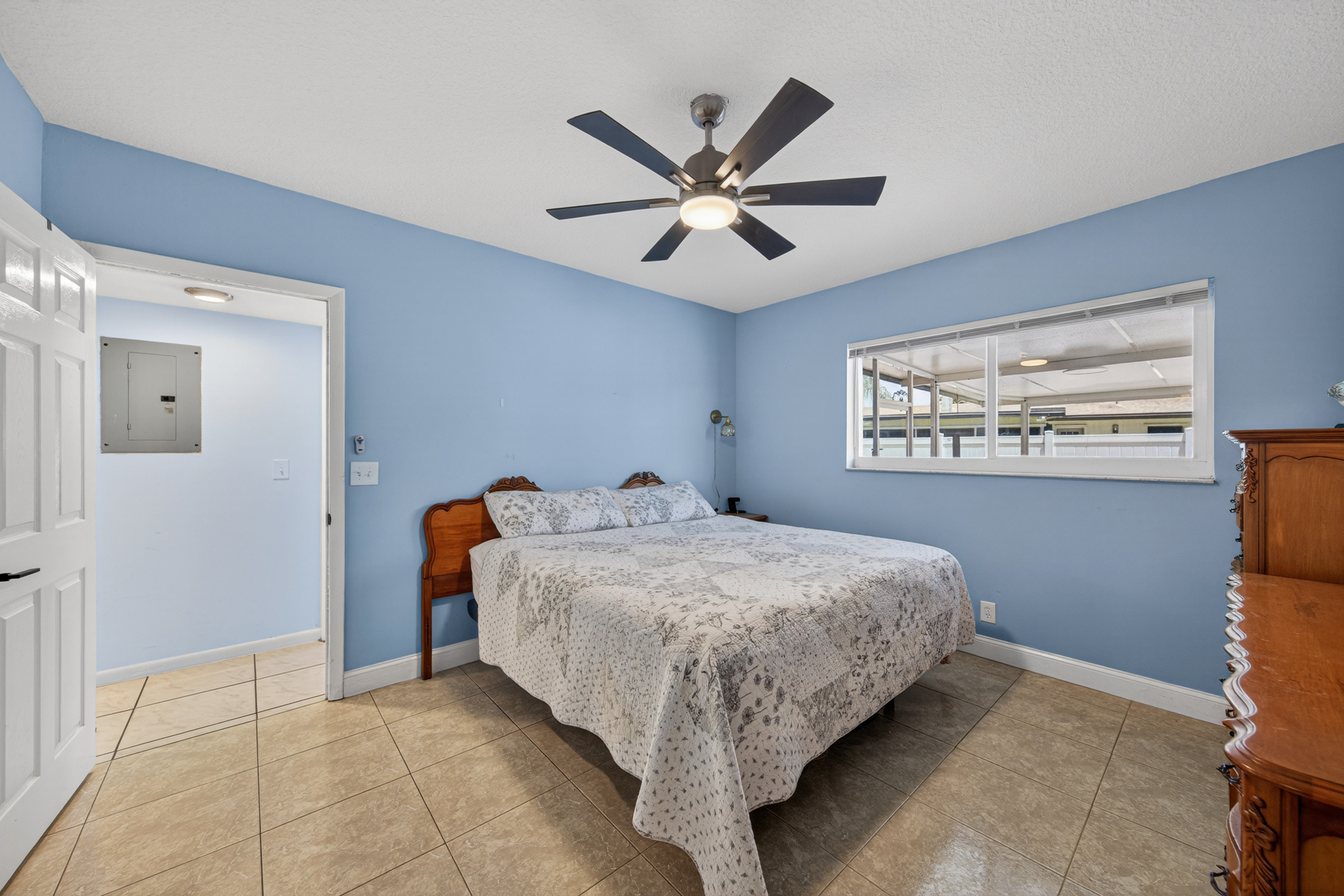211 S 57th Way Hollywood FL 33023