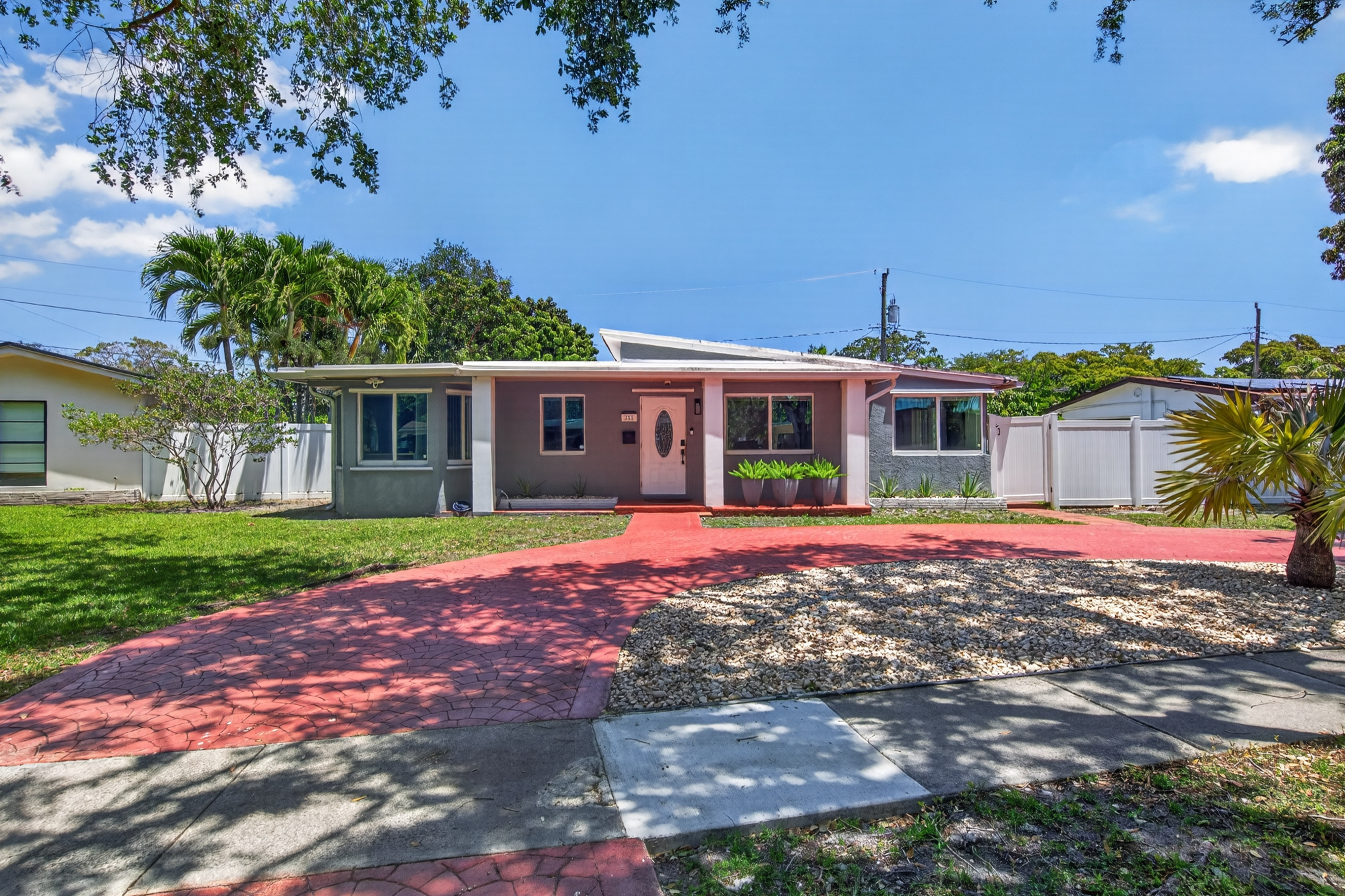 211 S 57th Way Hollywood FL 33023