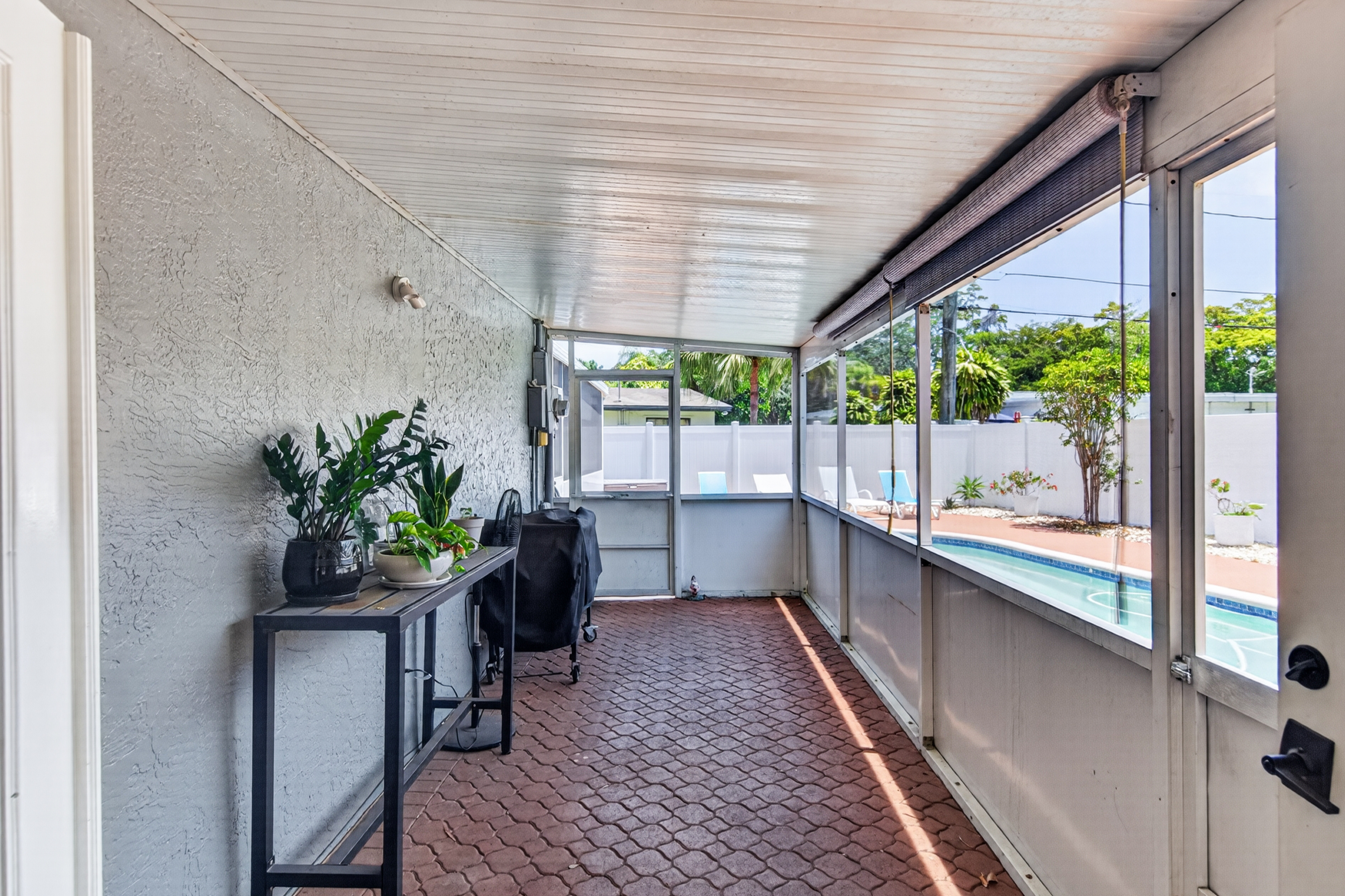 211 S 57th Way Hollywood FL 33023
