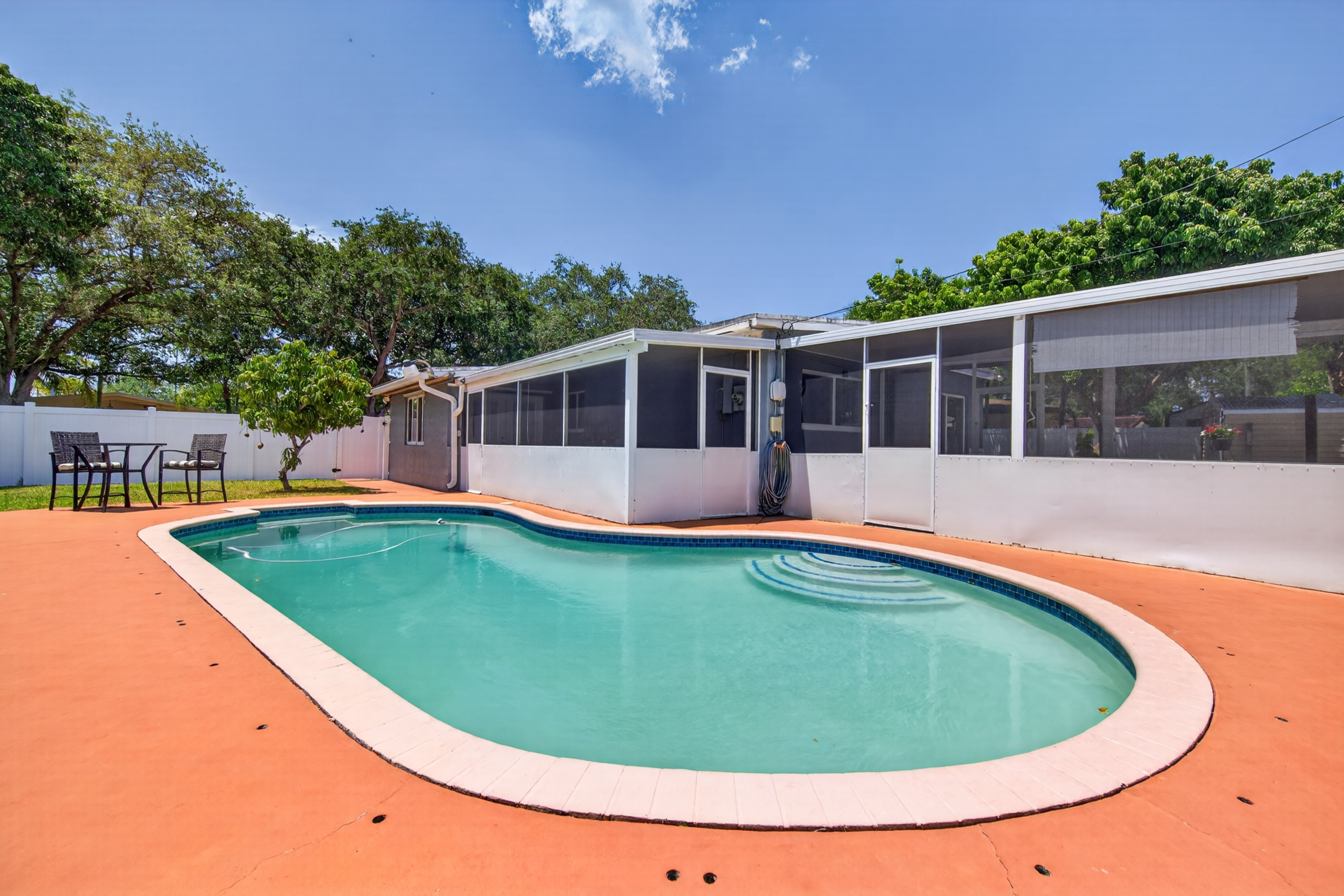 211 S 57th Way Hollywood FL 33023