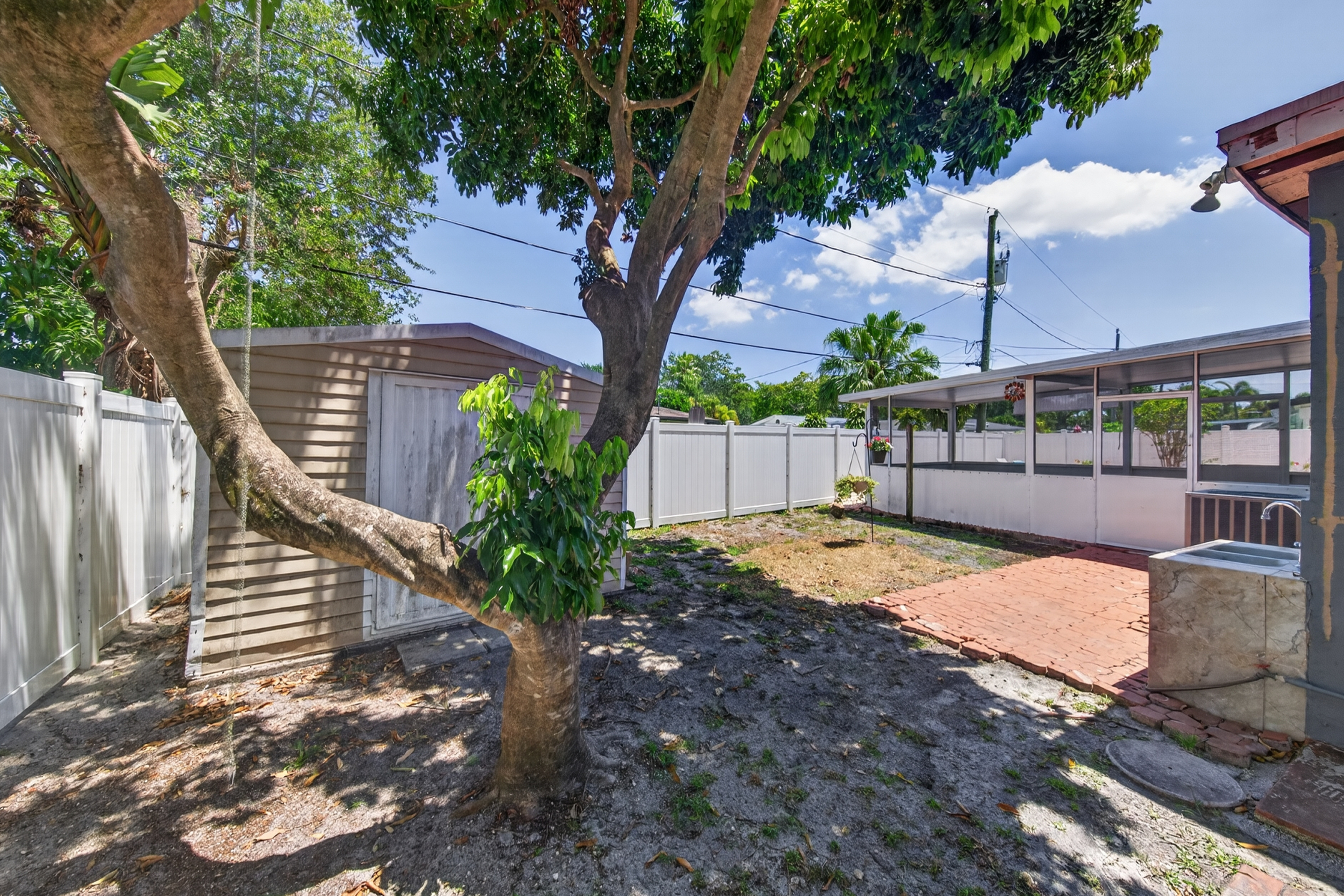 211 S 57th Way Hollywood FL 33023