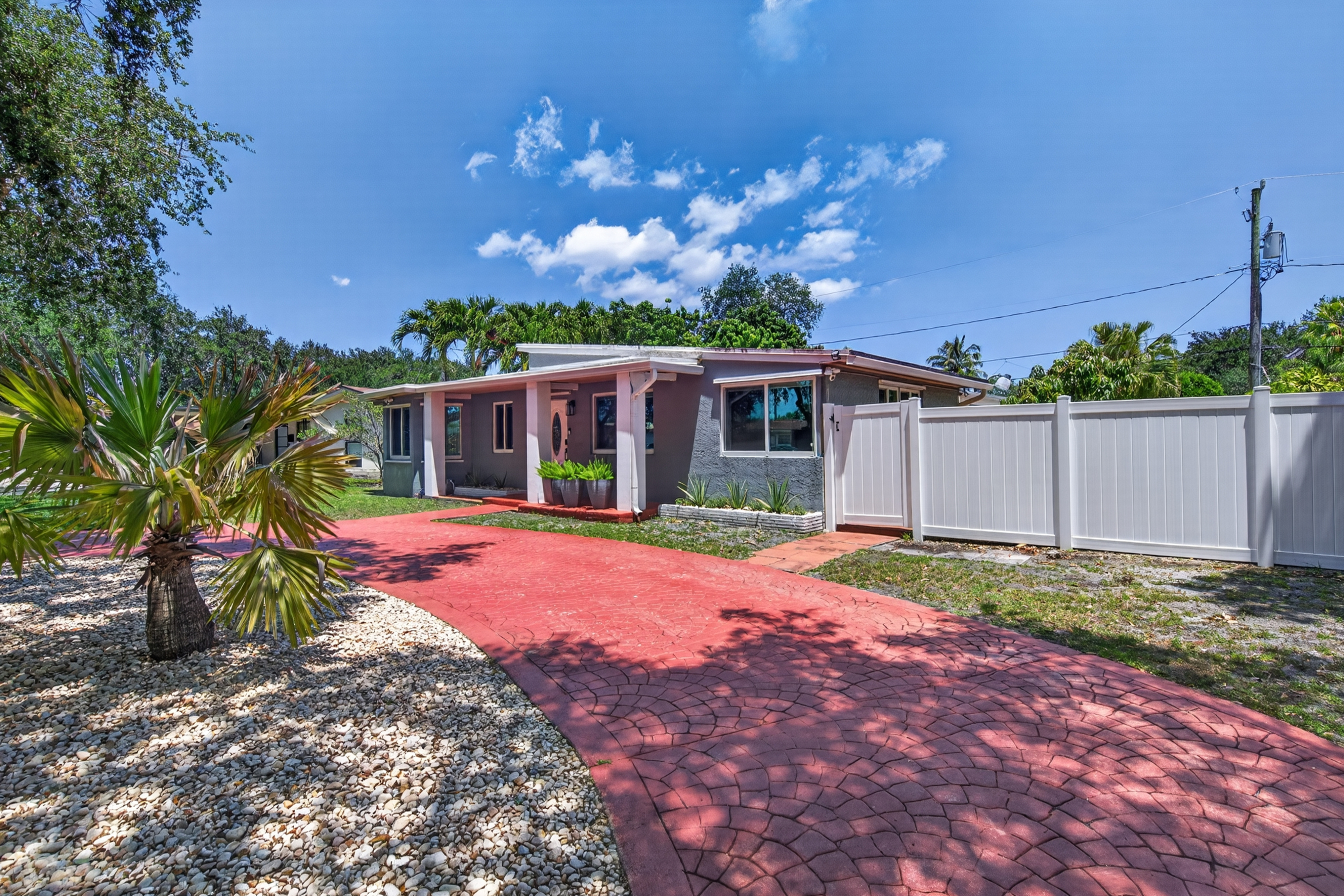 211 S 57th Way Hollywood FL 33023