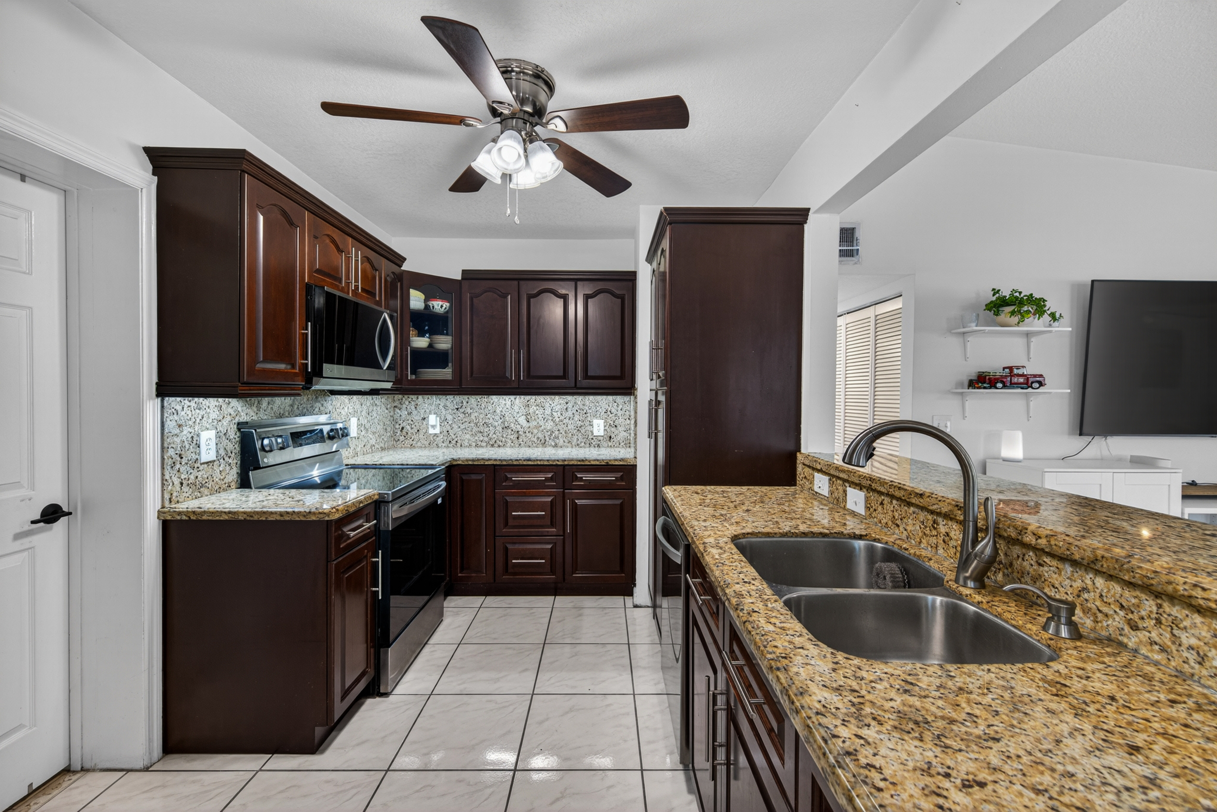 211 S 57th Way Hollywood FL 33023