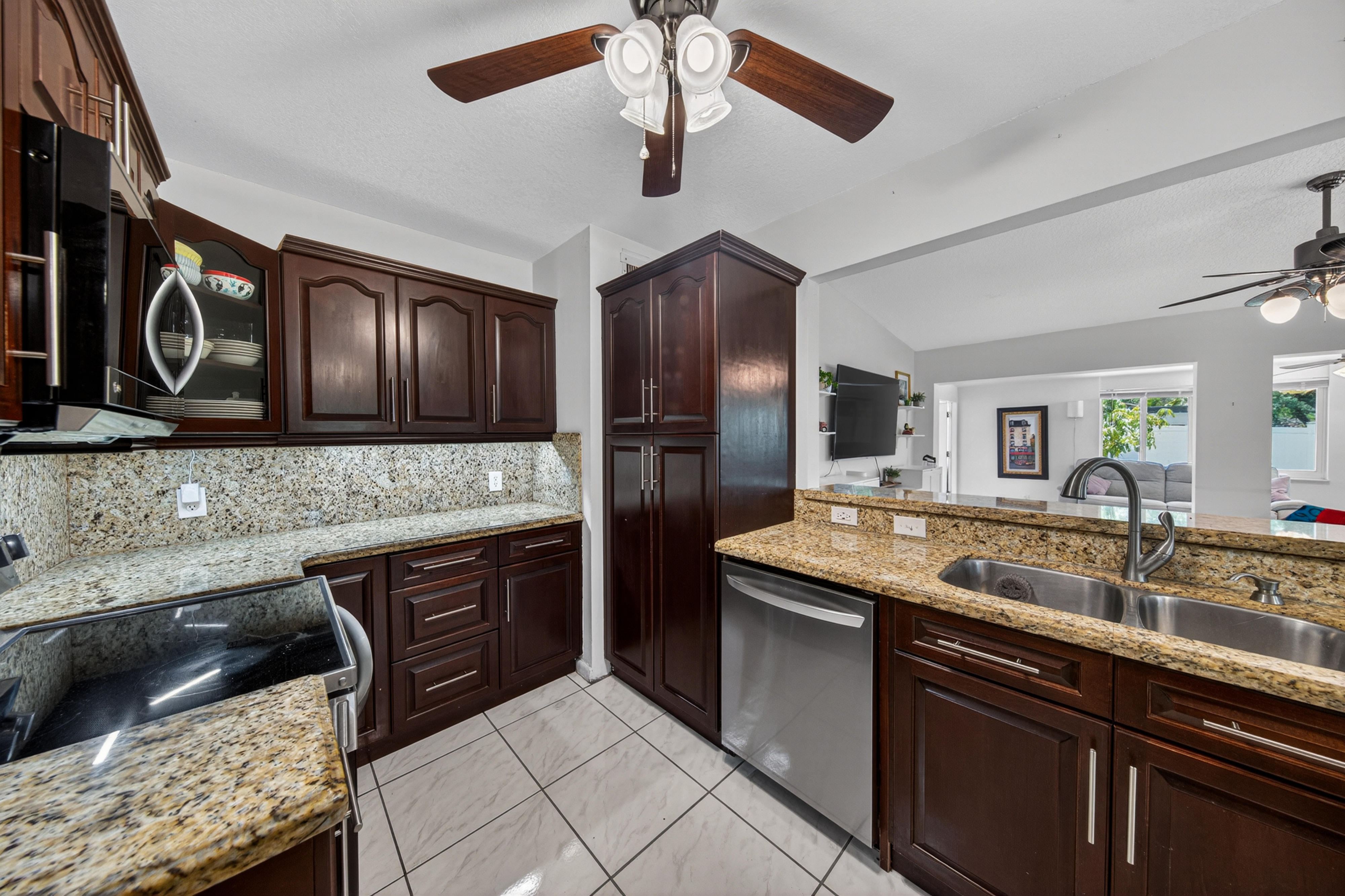 211 S 57th Way Hollywood FL 33023