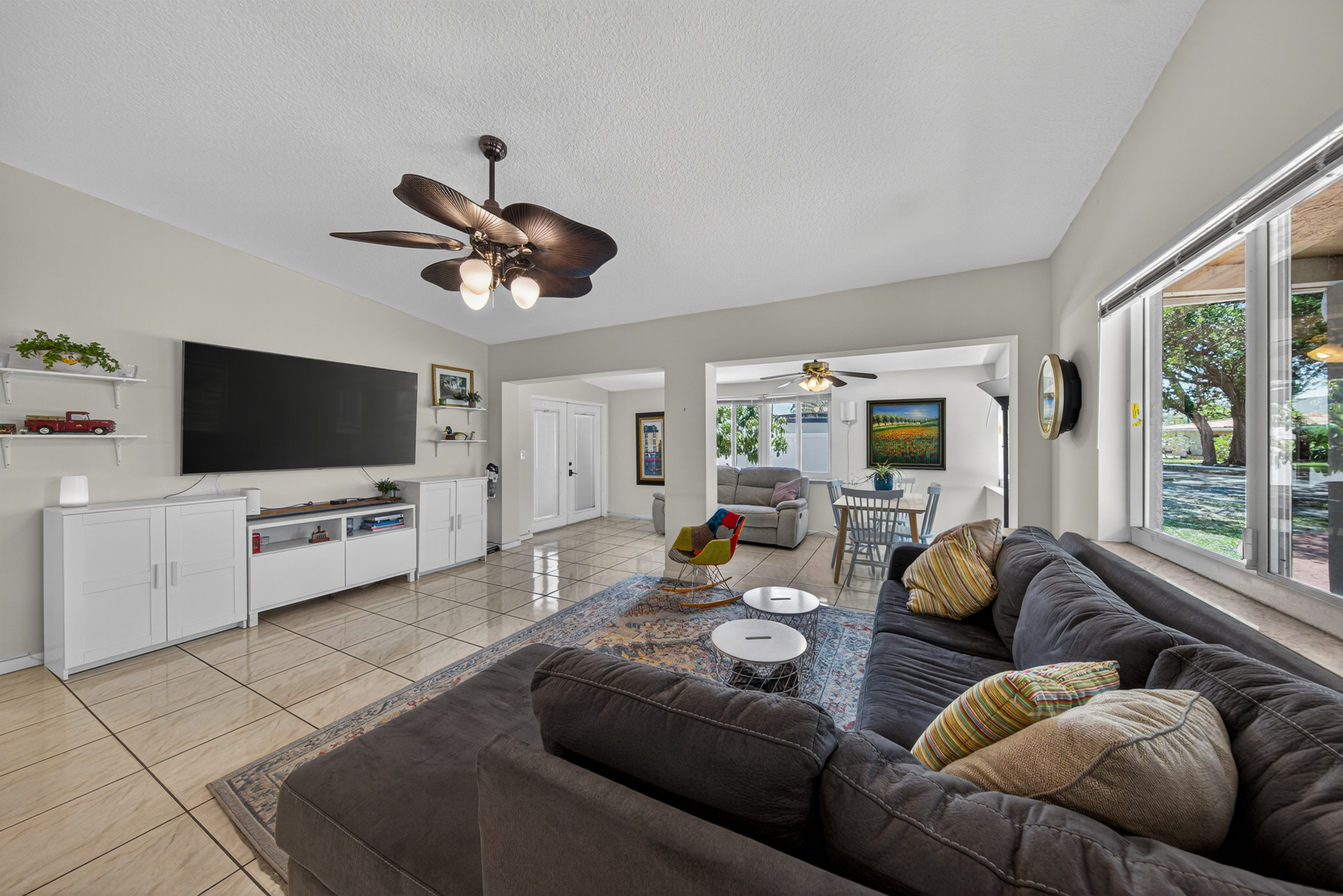 211 S 57th Way Hollywood FL 33023