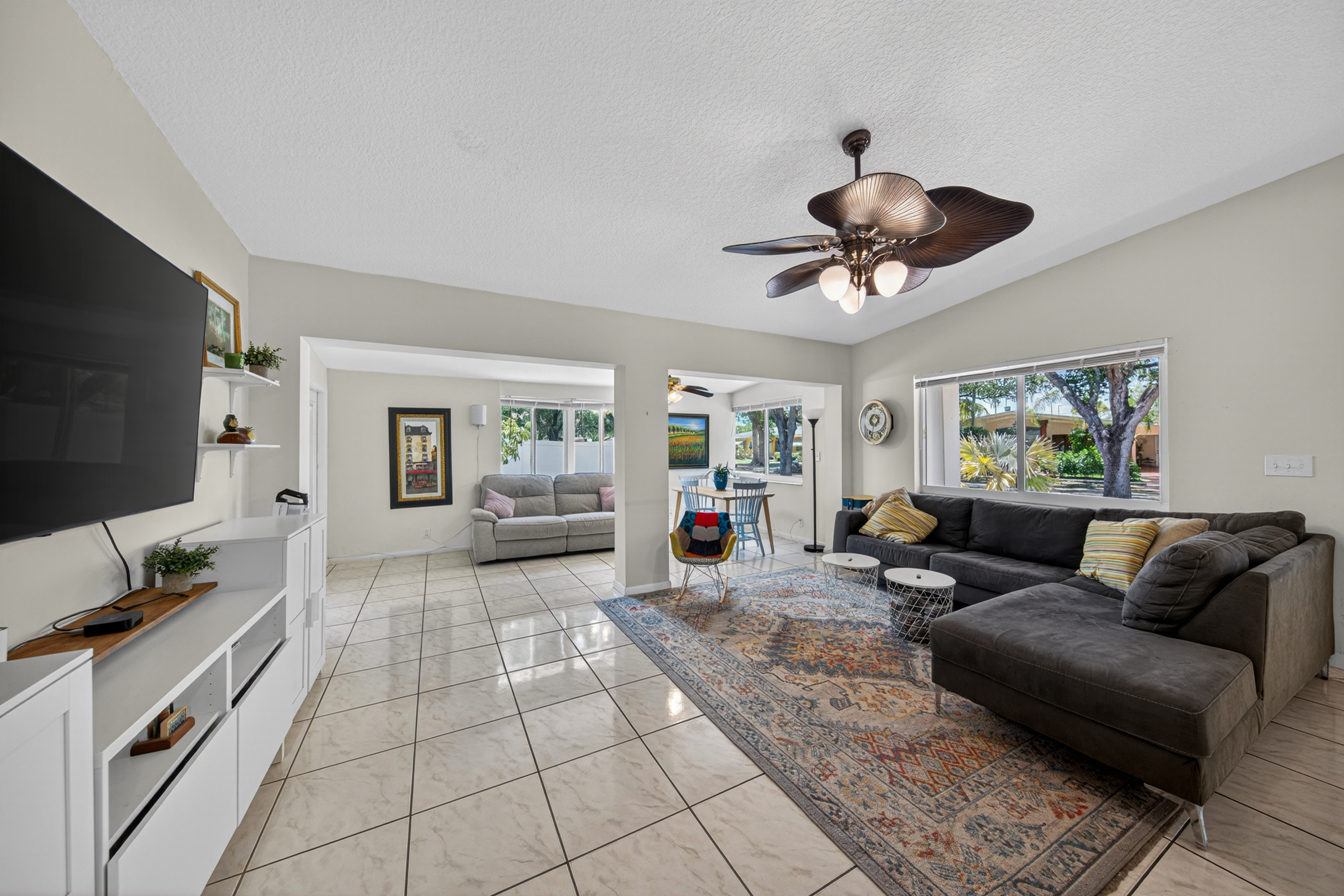 211 S 57th Way Hollywood FL 33023