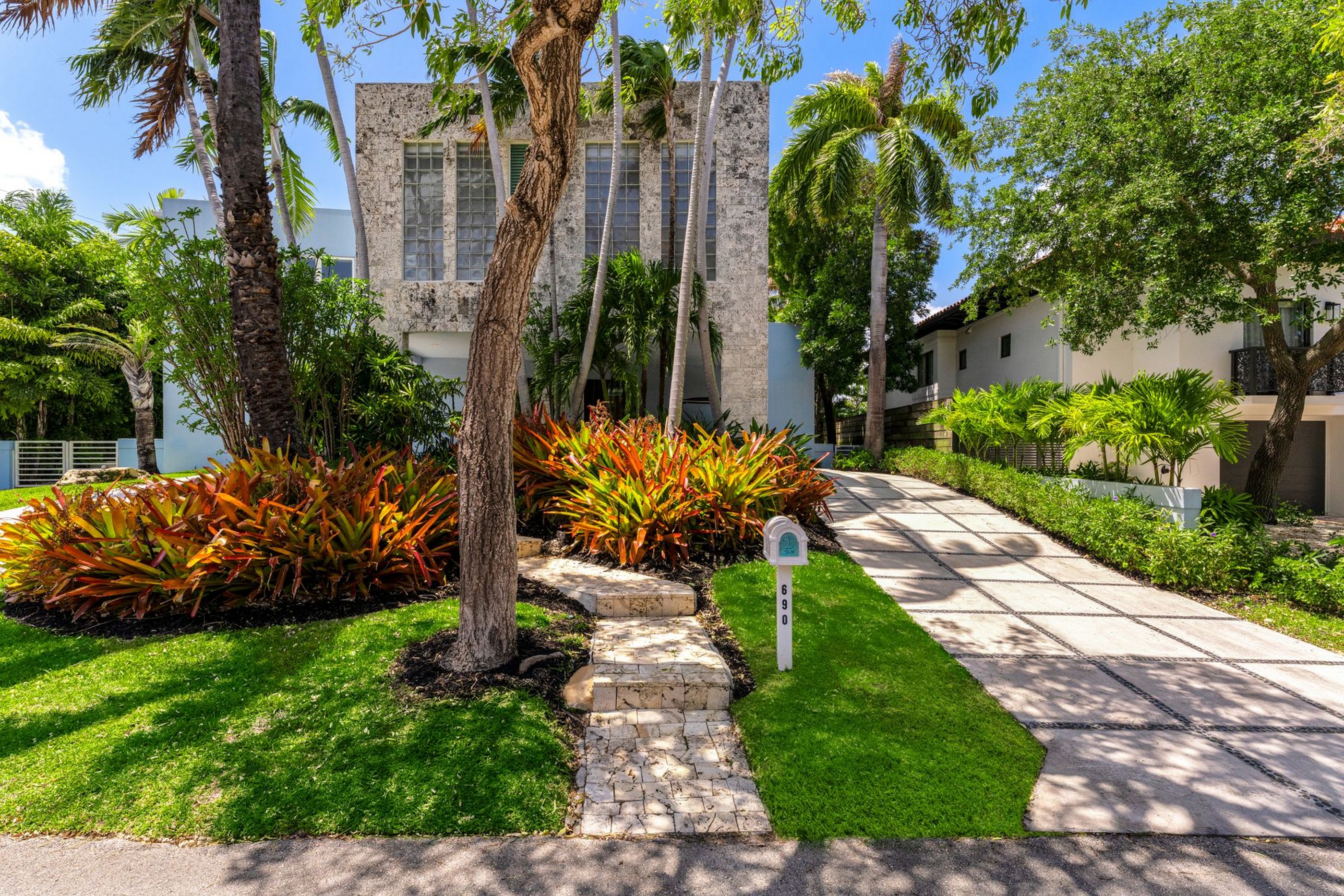690 Warren Lane Key Biscayne FL 33149