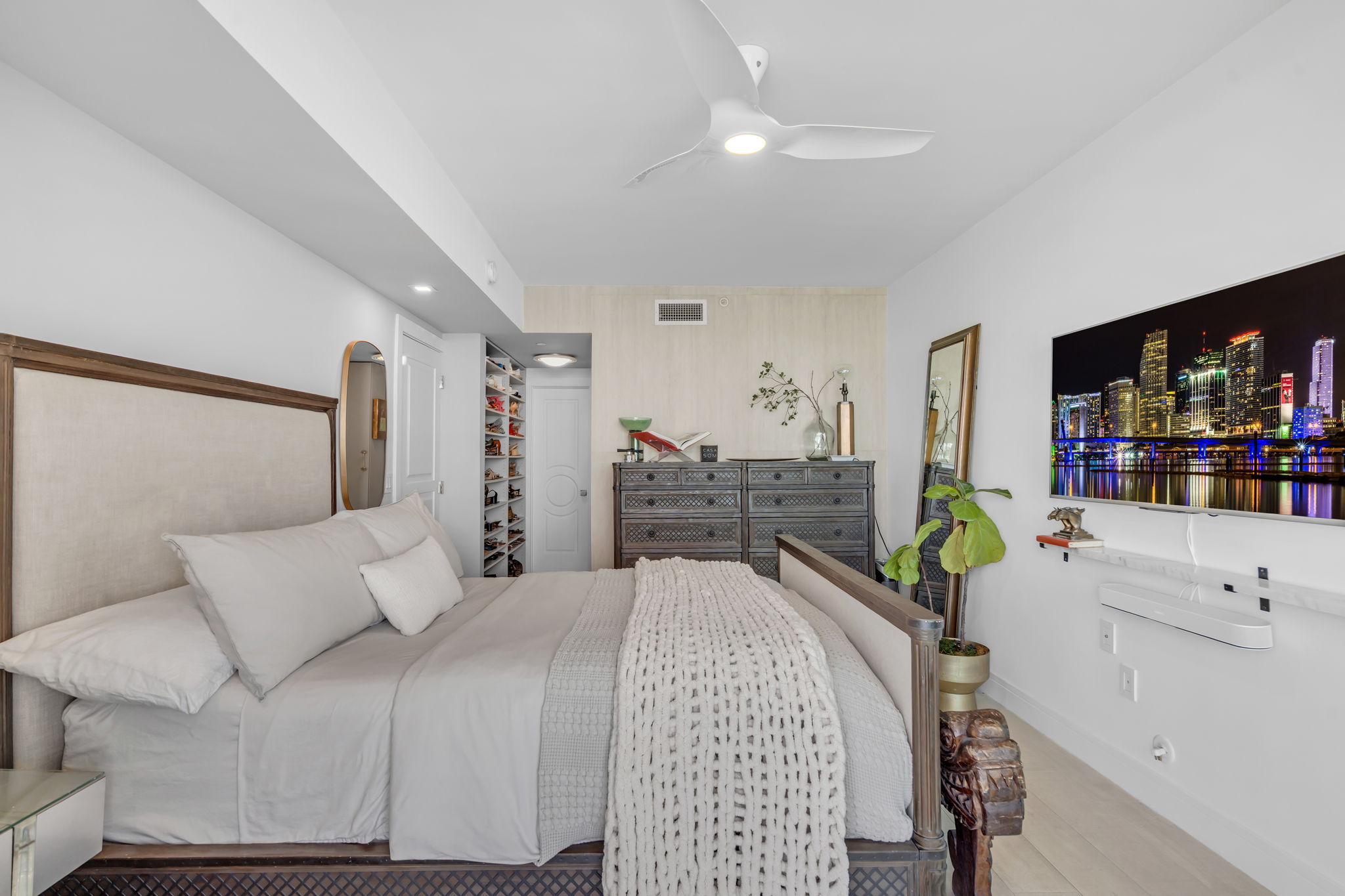 10 Venetian Way Miami Beach FL 33139