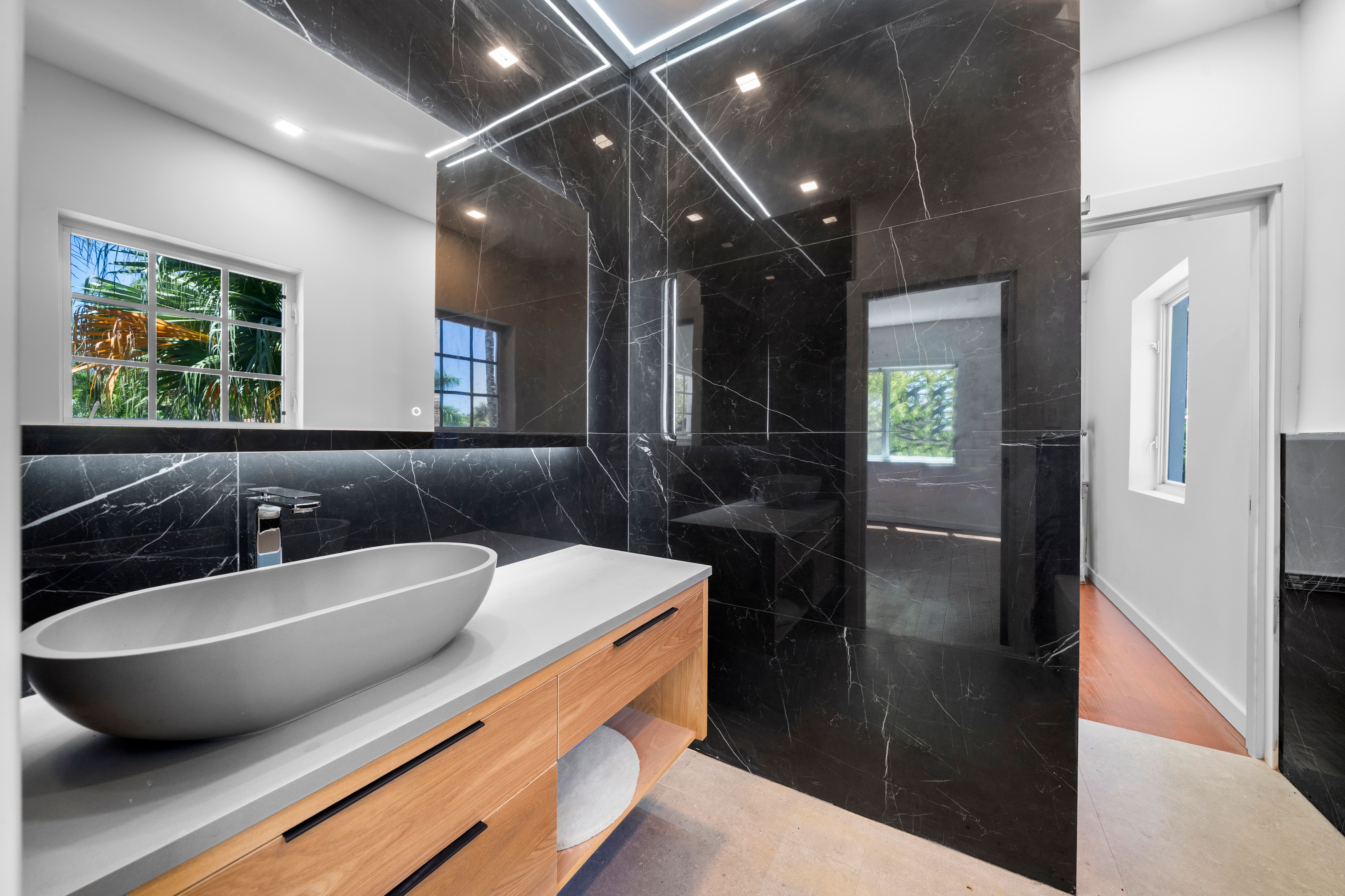 5824 Alton Road Miami Beach FL 33140