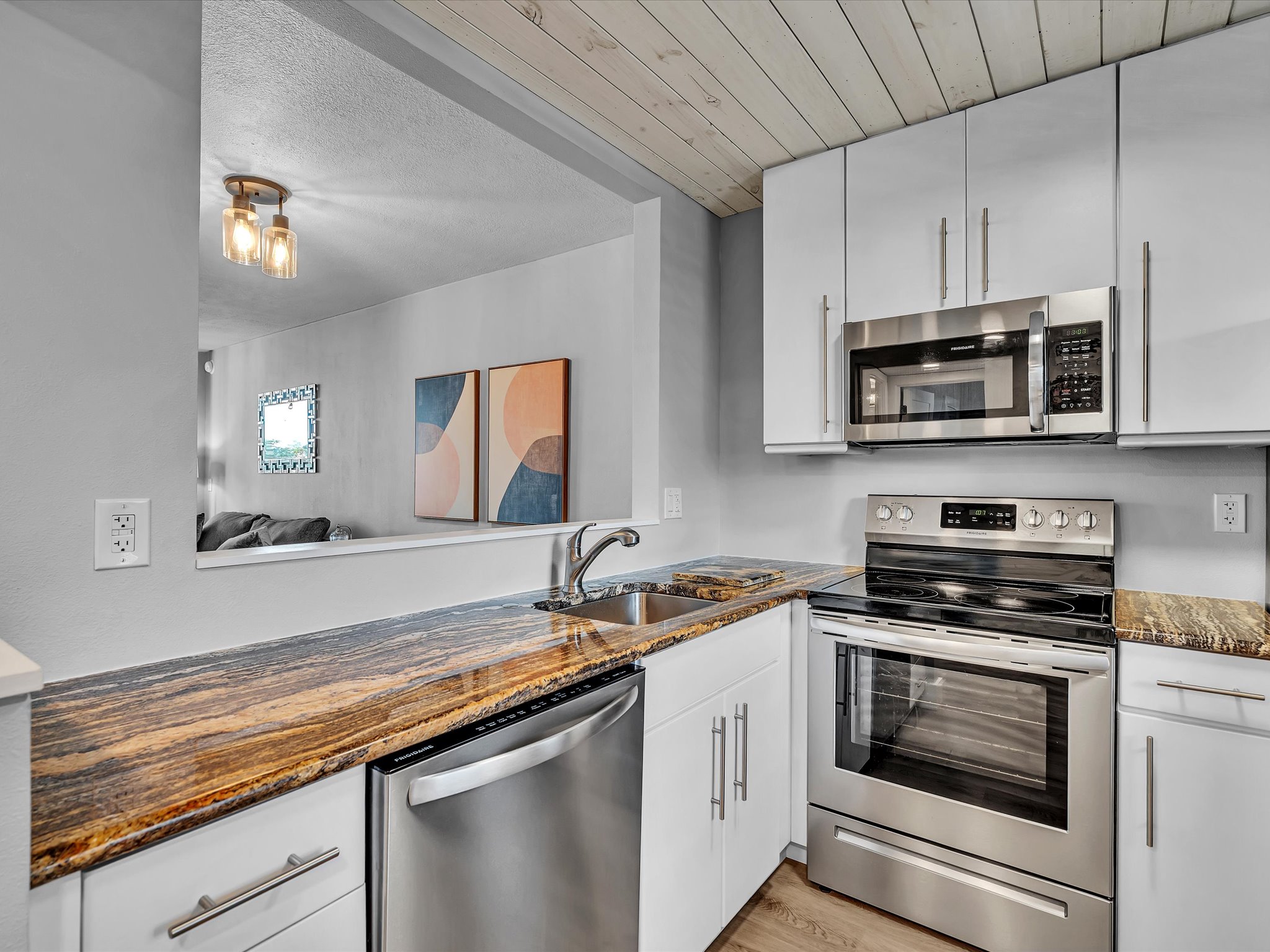 9340 Lagoon Place Davie FL 33324