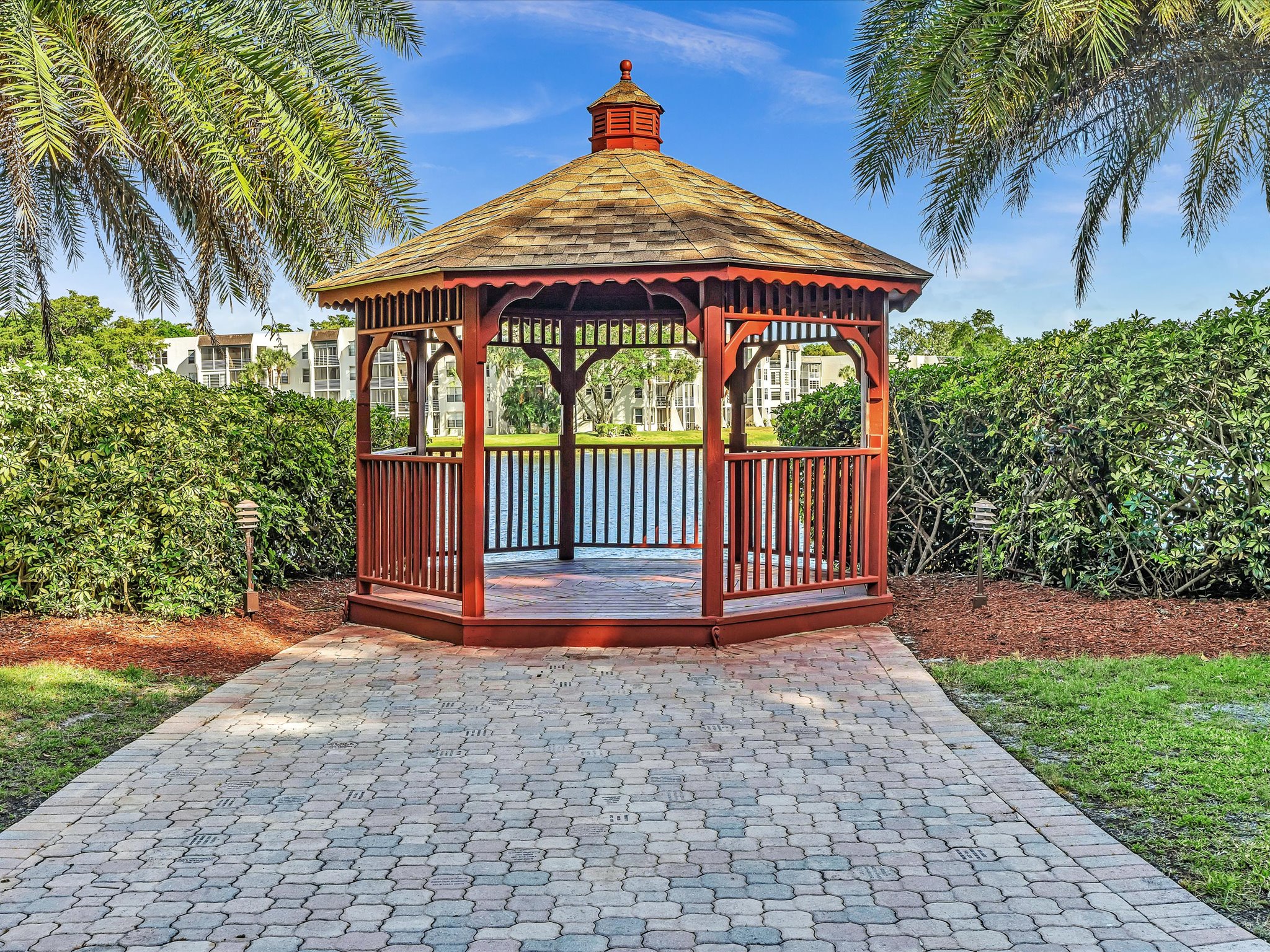 9340 Lagoon Place Davie FL 33324