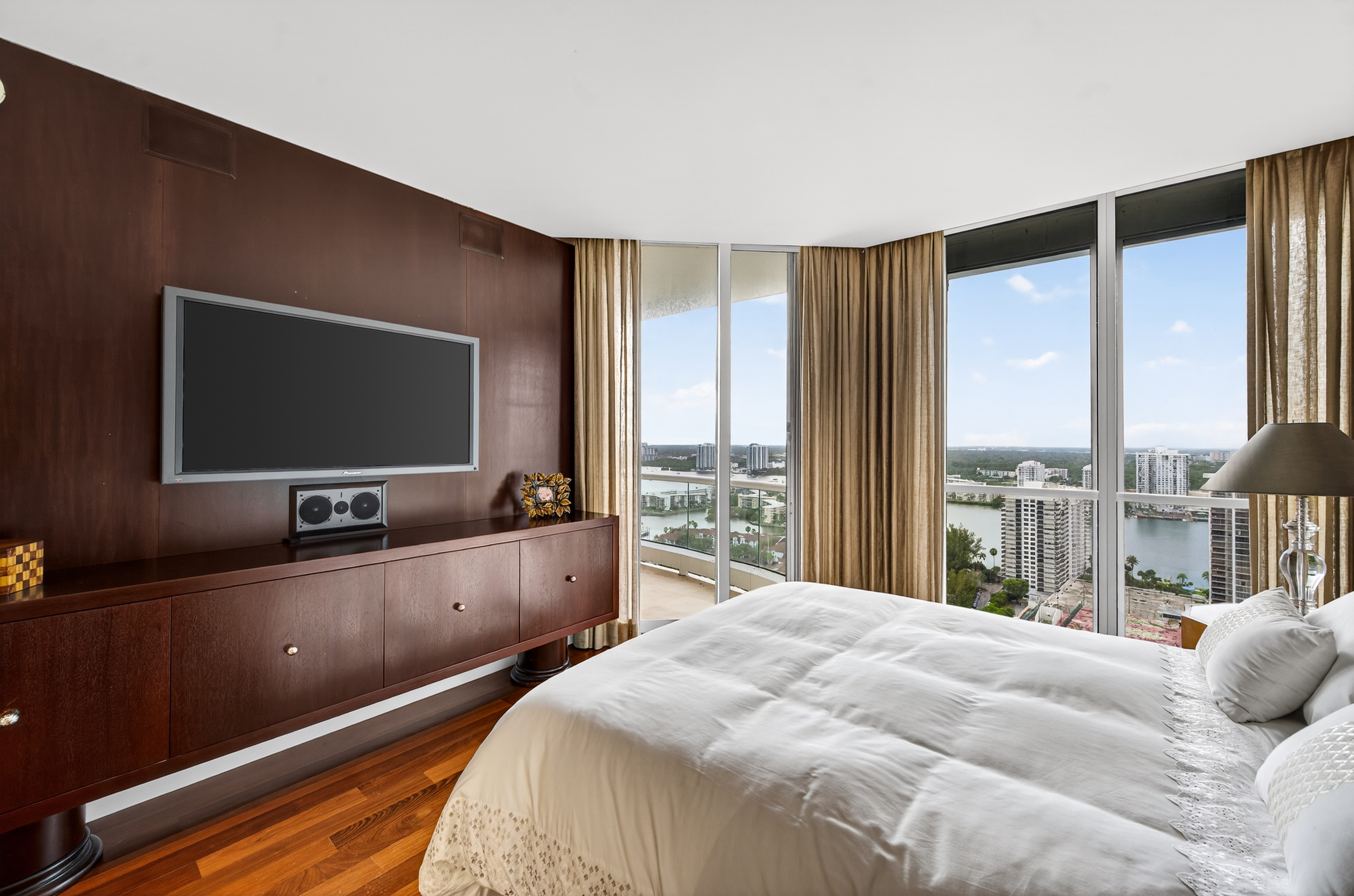 7000 Island Boulevard Aventura FL 33160