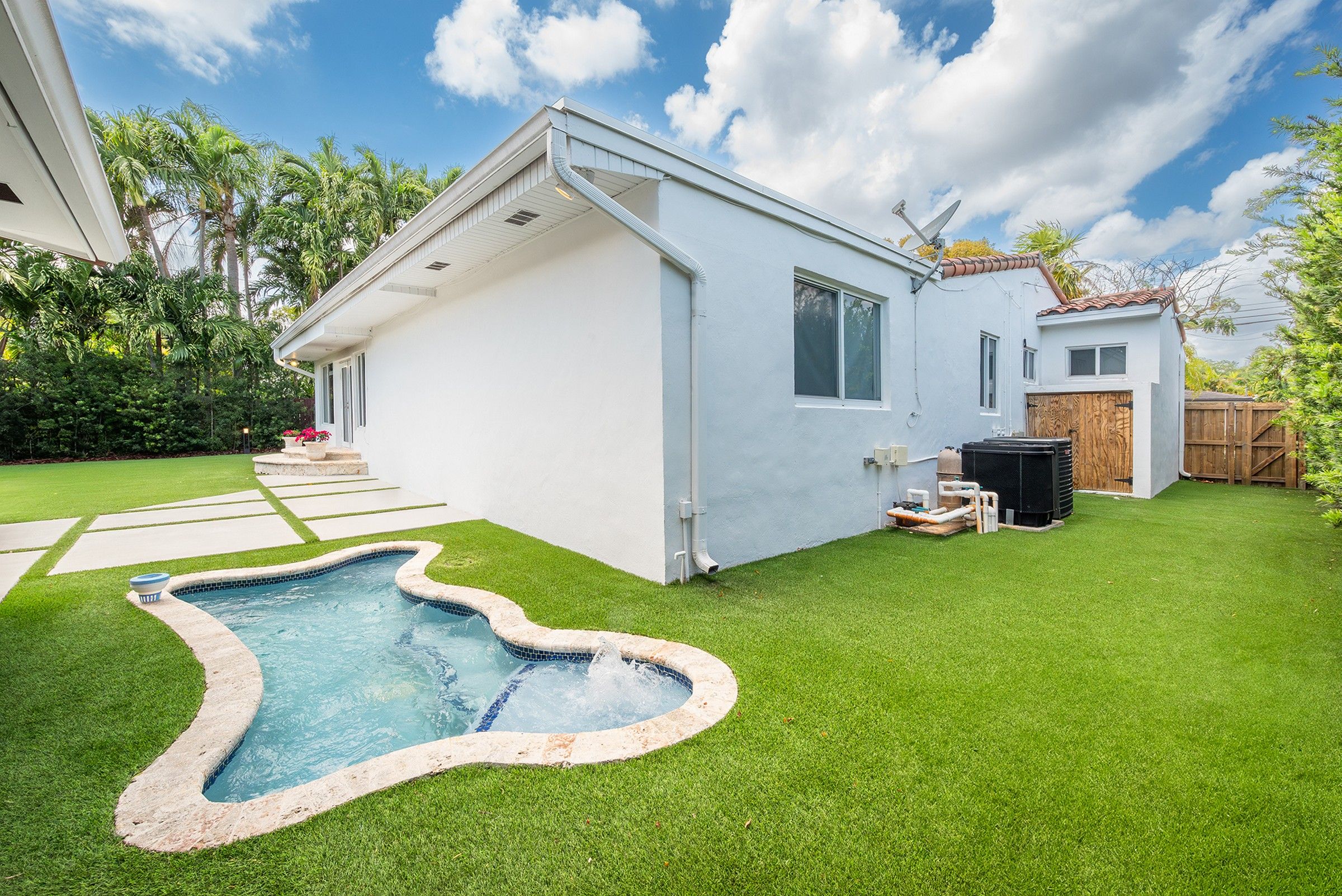 6134 SW 28th Street Miami FL 33155