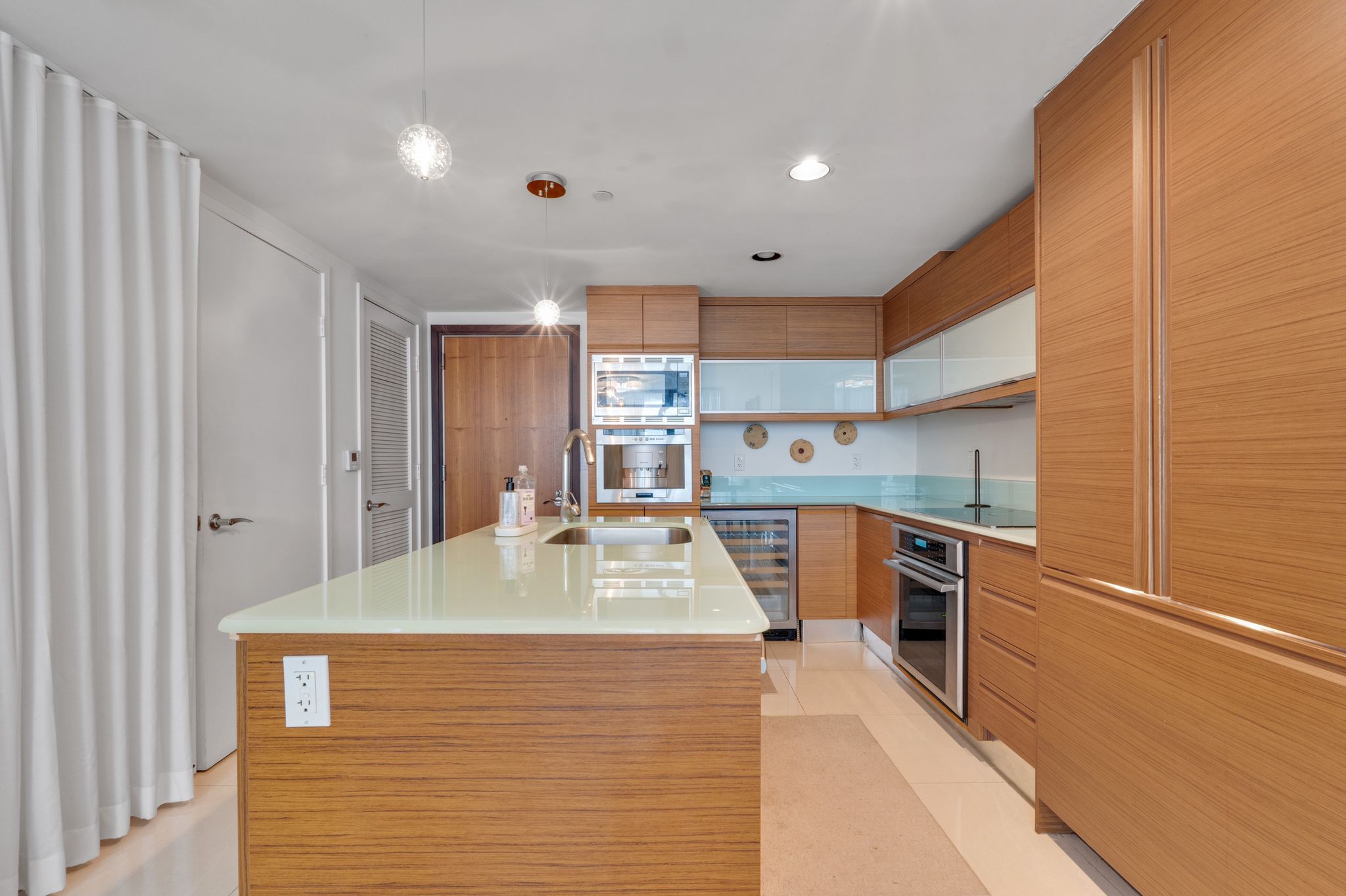 5875 Collins Avenue Miami Beach FL 33140