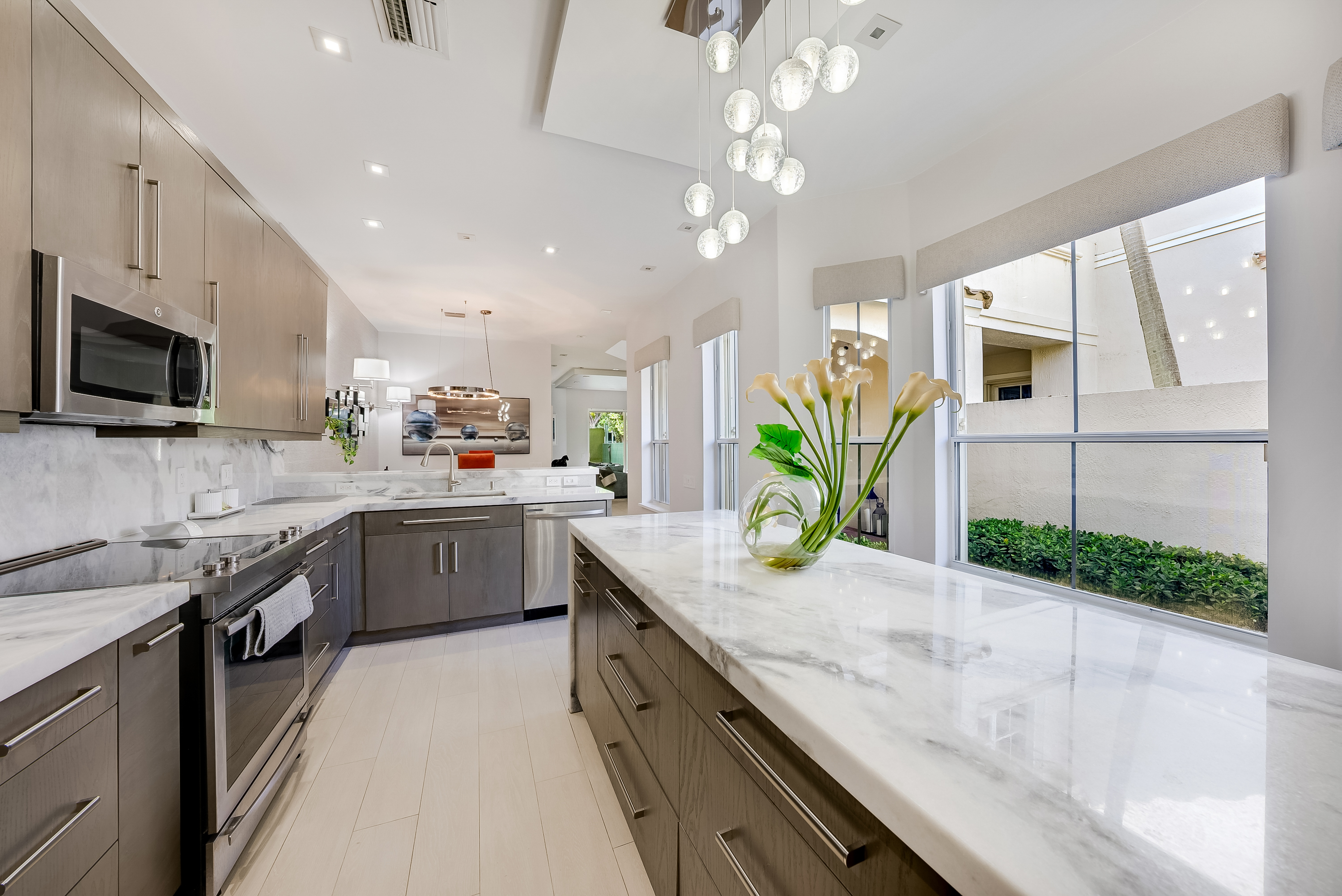 1366 W Harbor View W Hollywood FL 33019