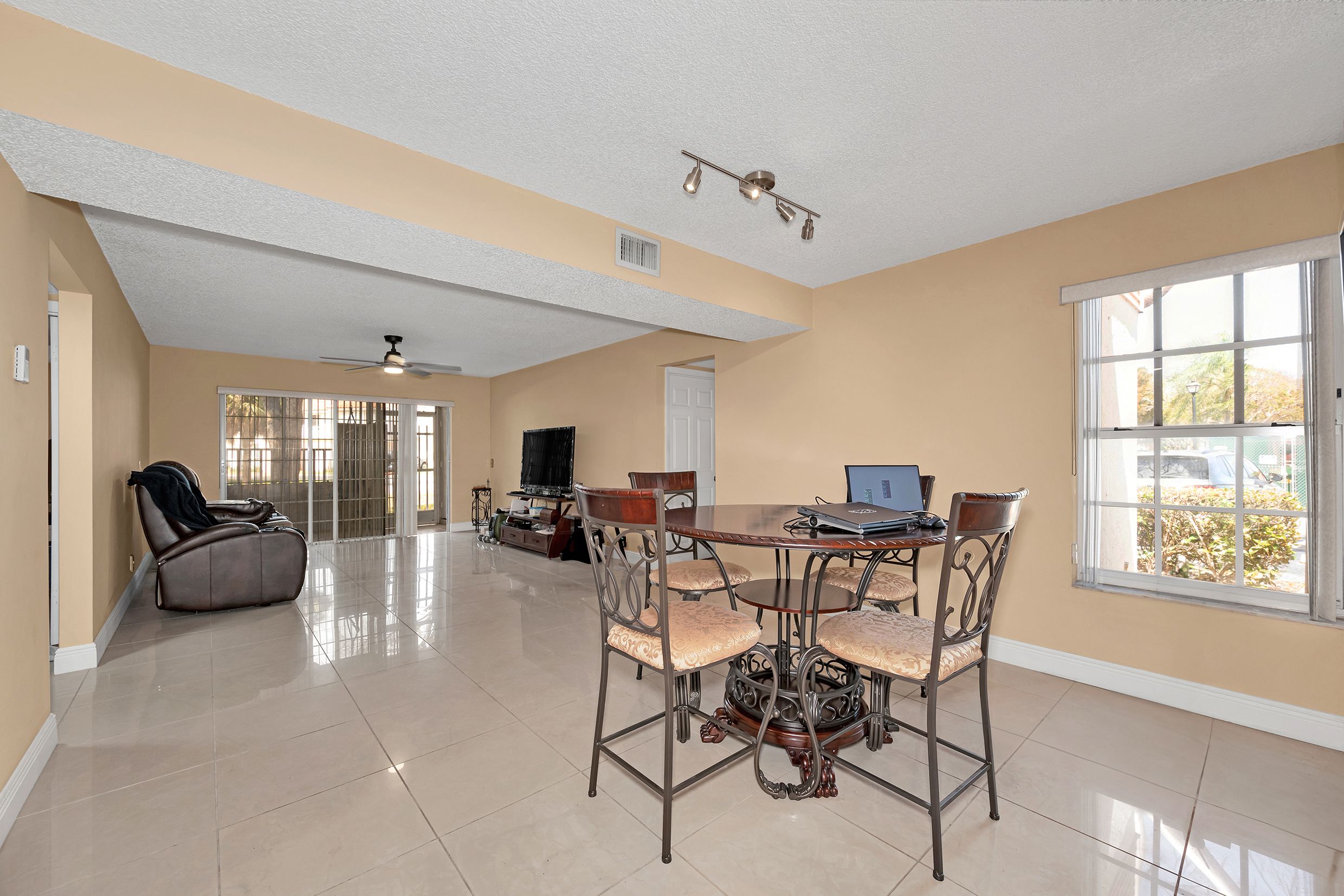 10441 Mahogany Key Circle Miami FL 33196