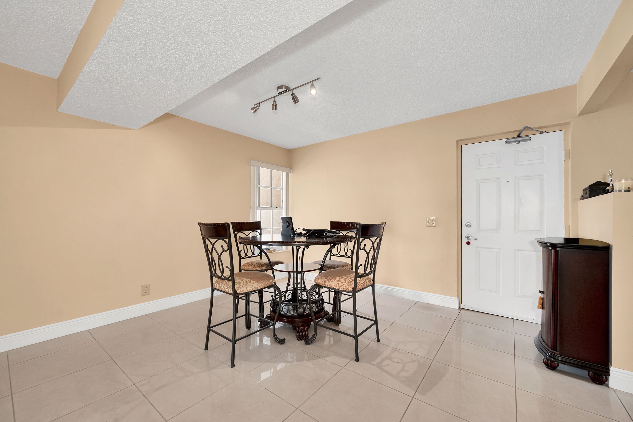10441 Mahogany Key Circle Miami FL 33196