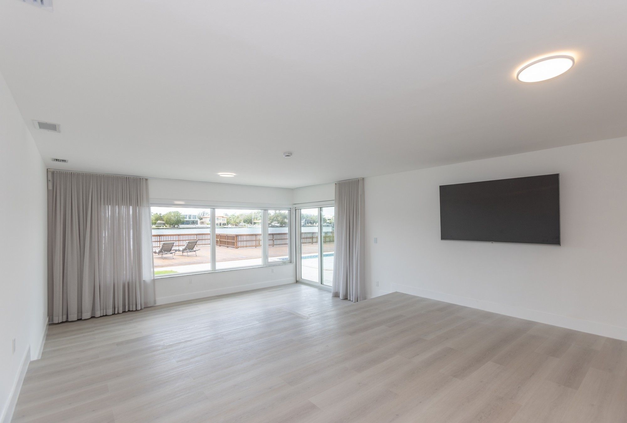 1690 Daytonia Road Miami Beach FL 33141