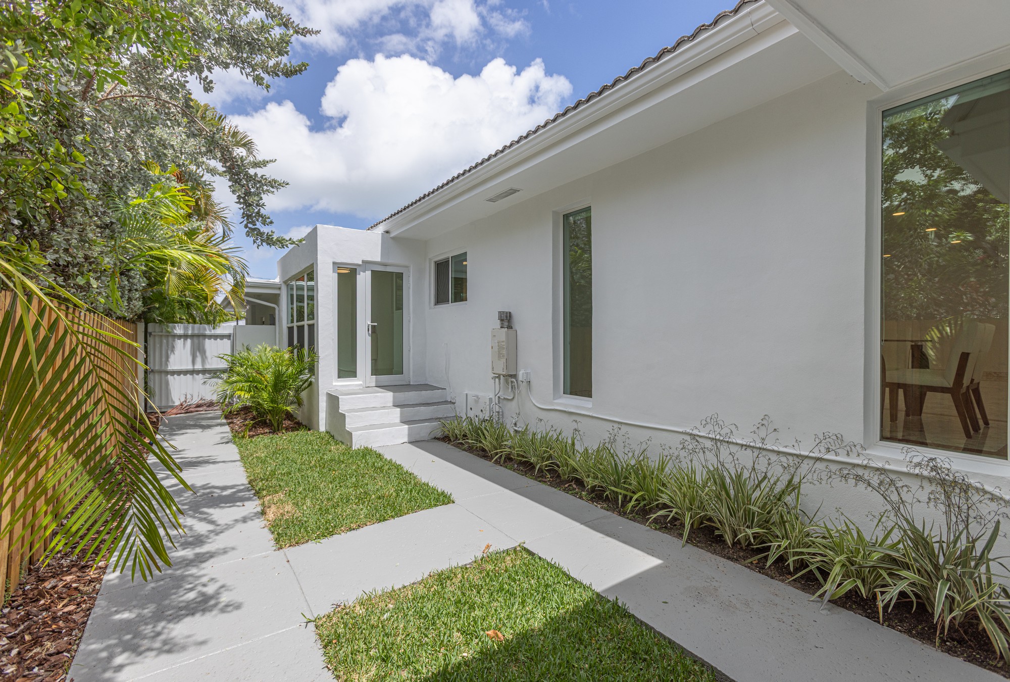 1690 Daytonia Road Miami Beach FL 33141