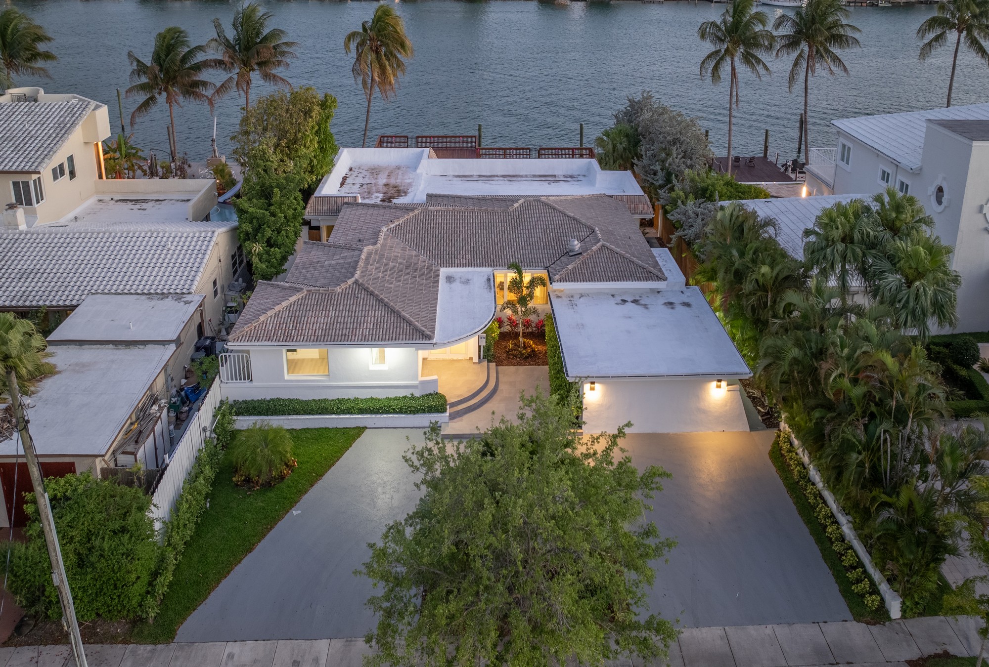 1690 Daytonia Road Miami Beach FL 33141