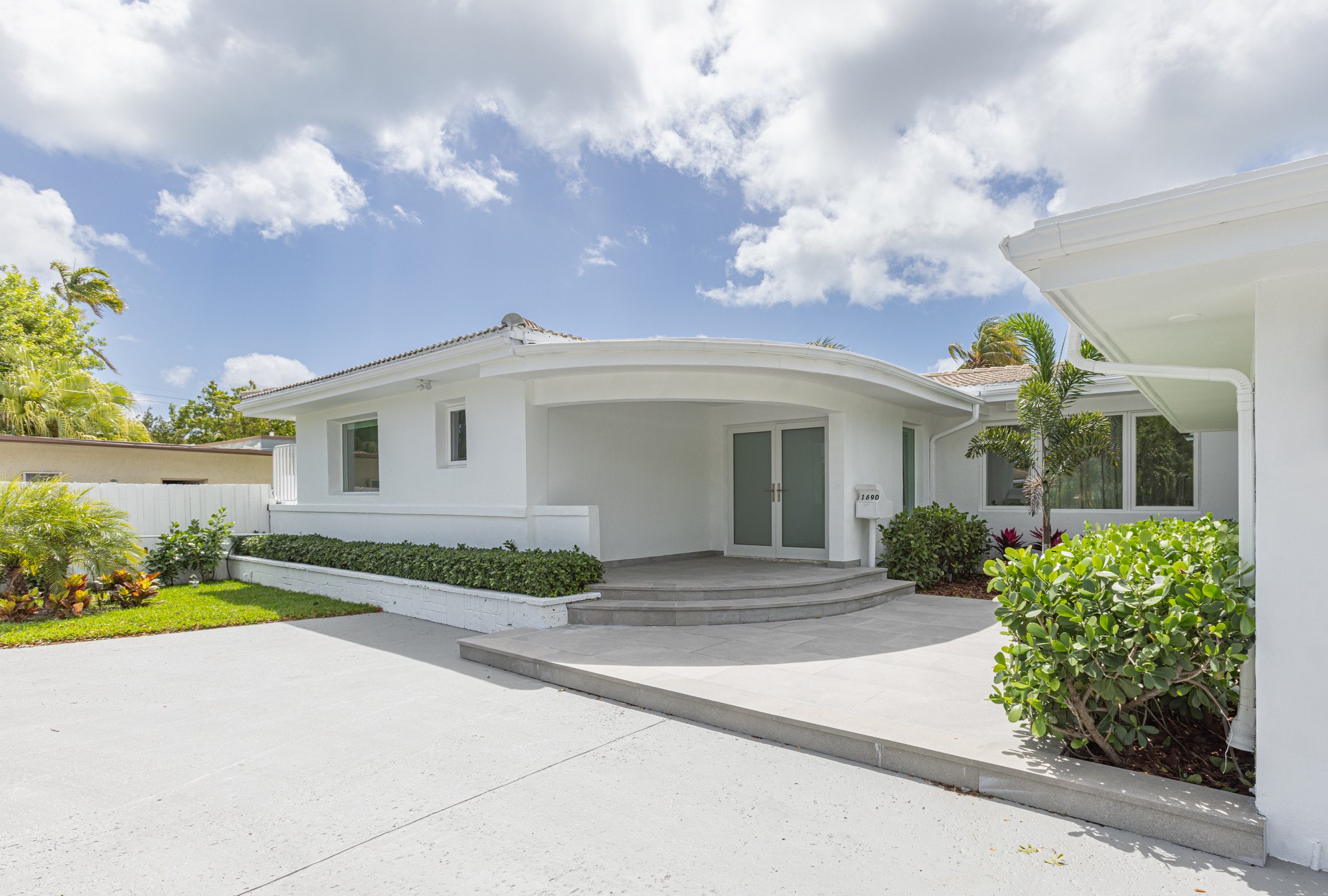 1690 Daytonia Road Miami Beach FL 33141