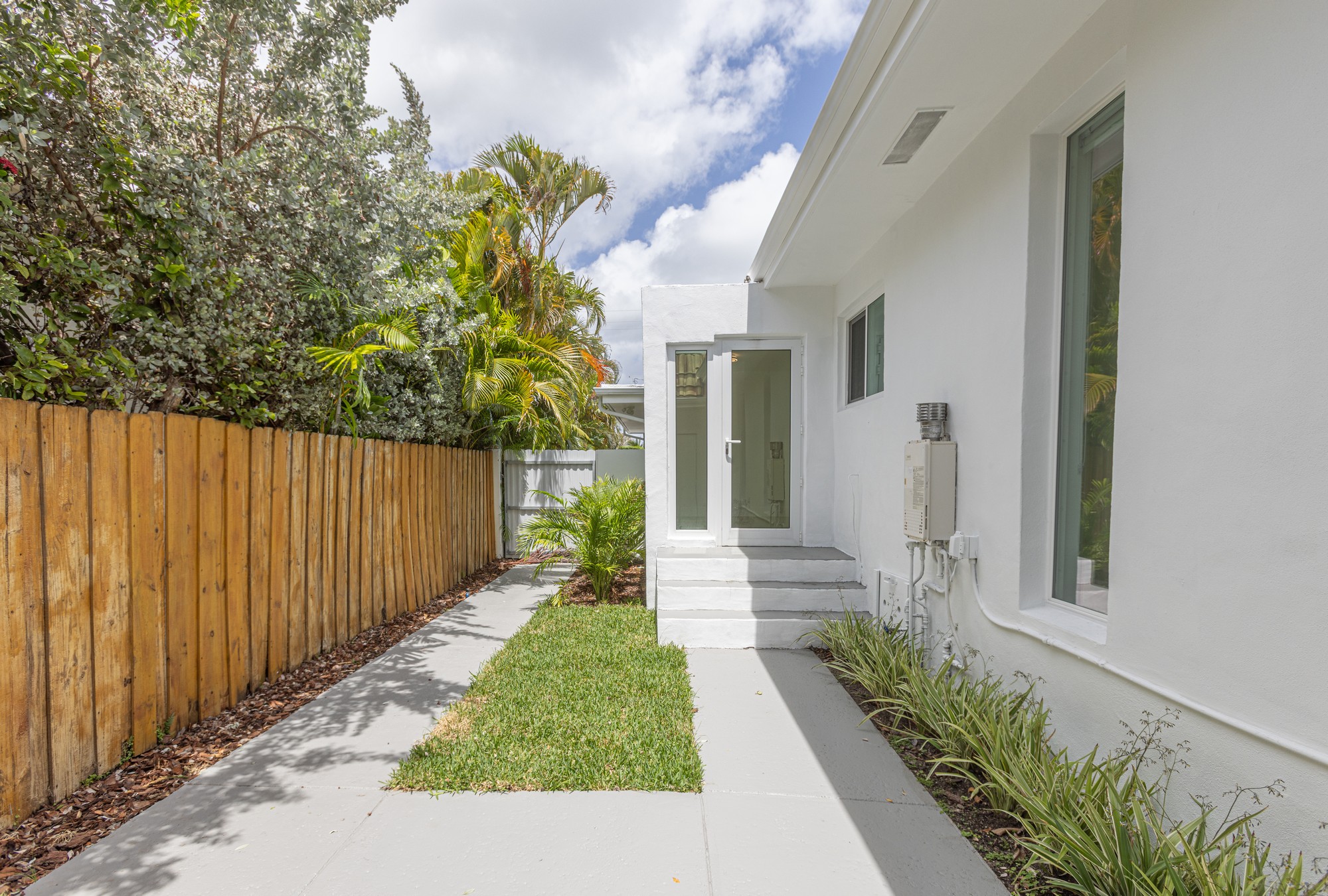 1690 Daytonia Road Miami Beach FL 33141