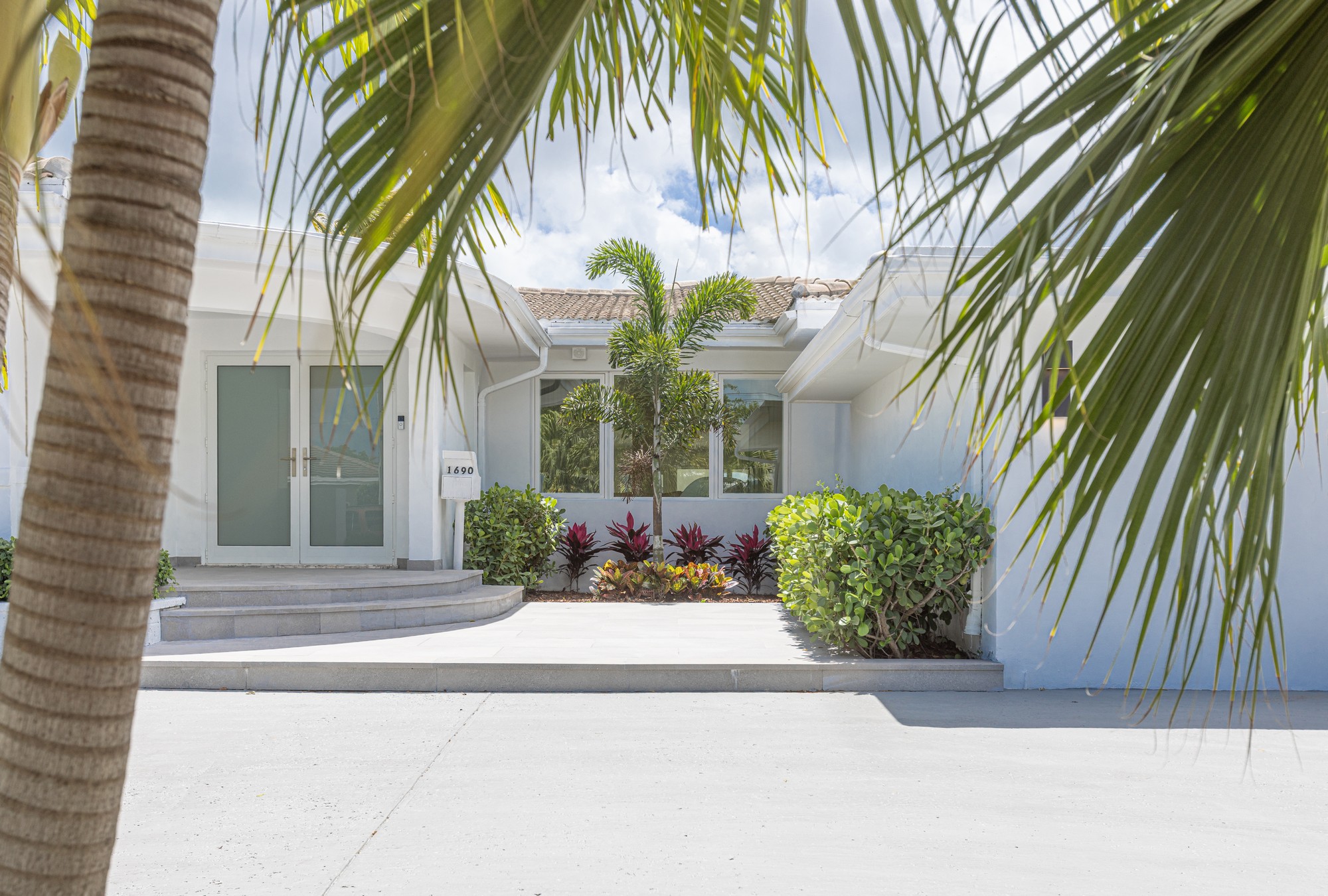 1690 Daytonia Road Miami Beach FL 33141