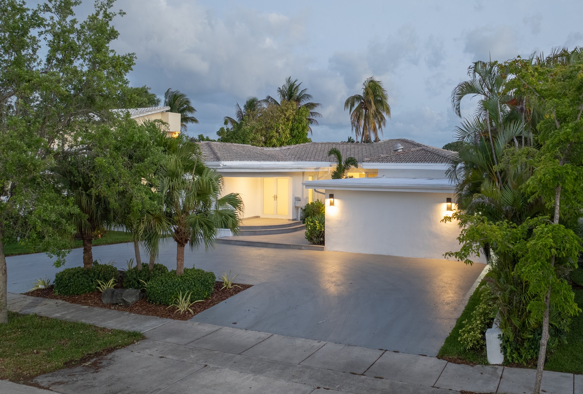 1690 Daytonia Road Miami Beach FL 33141